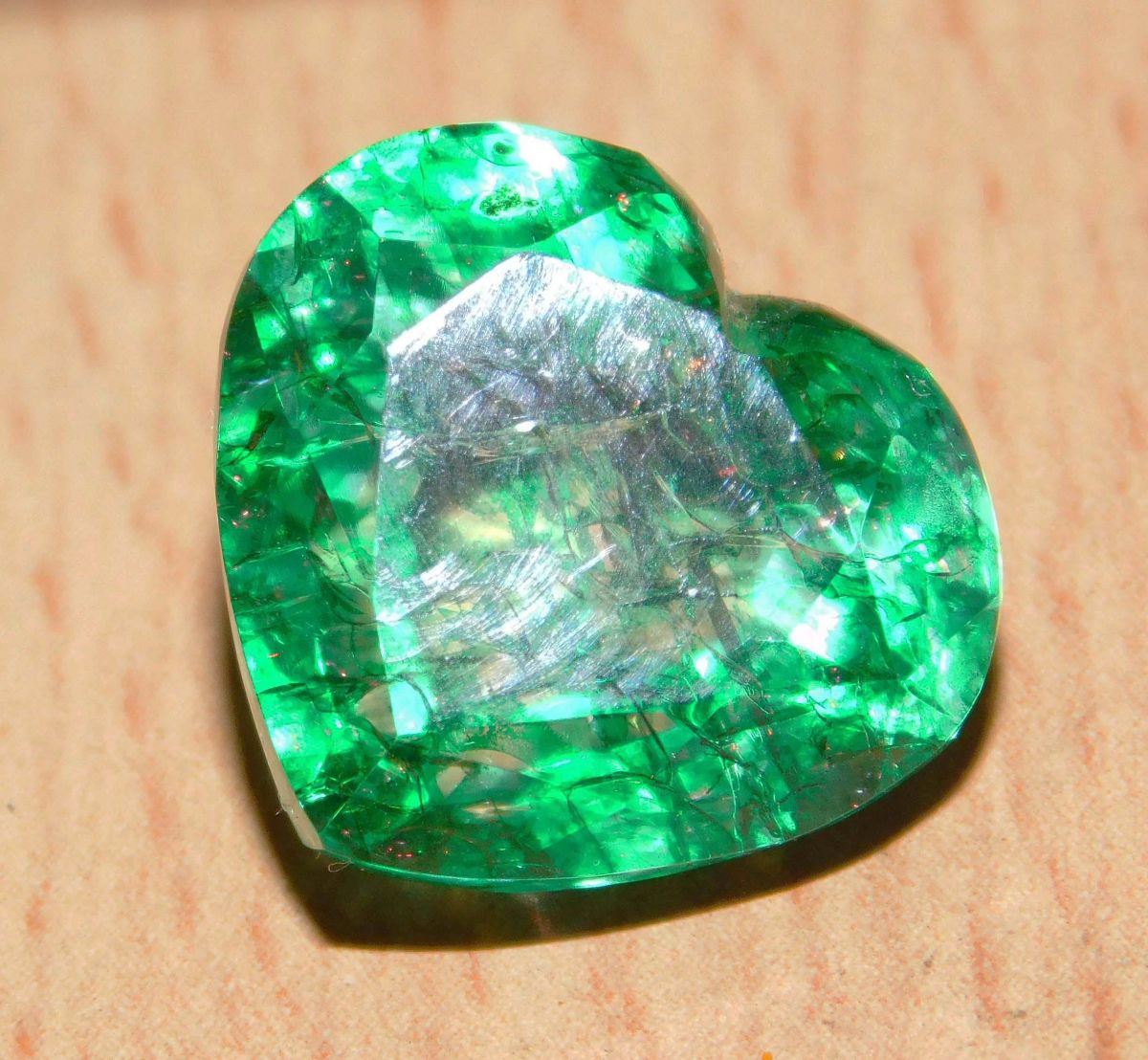 Loose Gemstone CERTIFIED 9.63 Ct Green Colombian Natural Emerald Heart Cut