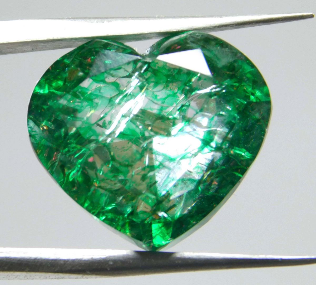 Loose Gemstone CERTIFIED 9.63 Ct Green Colombian Natural Emerald Heart Cut