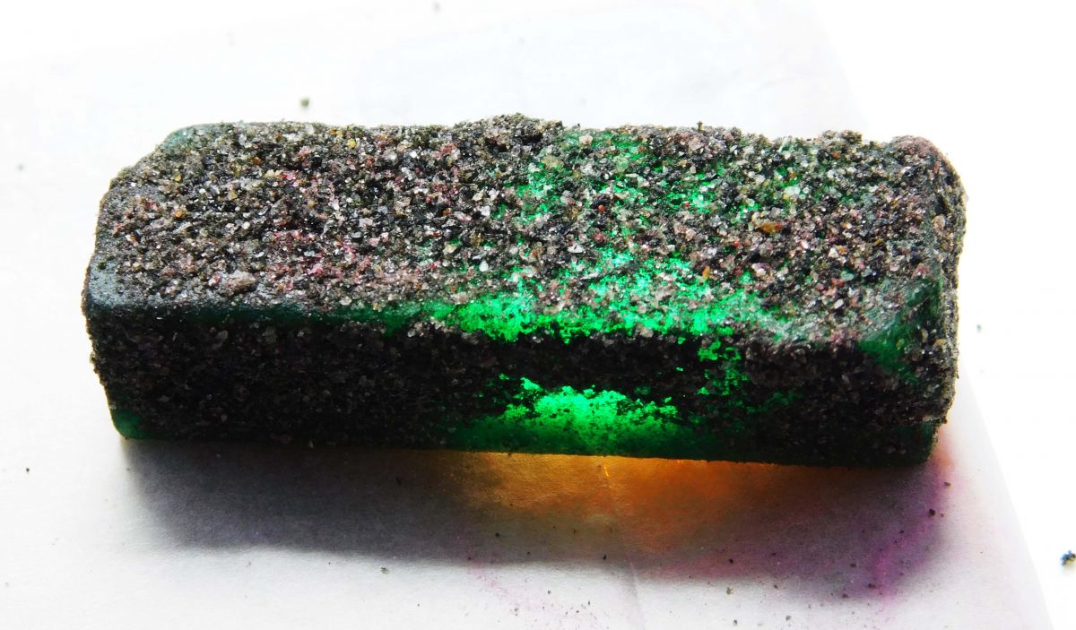 Natural Emerald Green Rough 124 Ct Uncut Certified Loose Gemstones