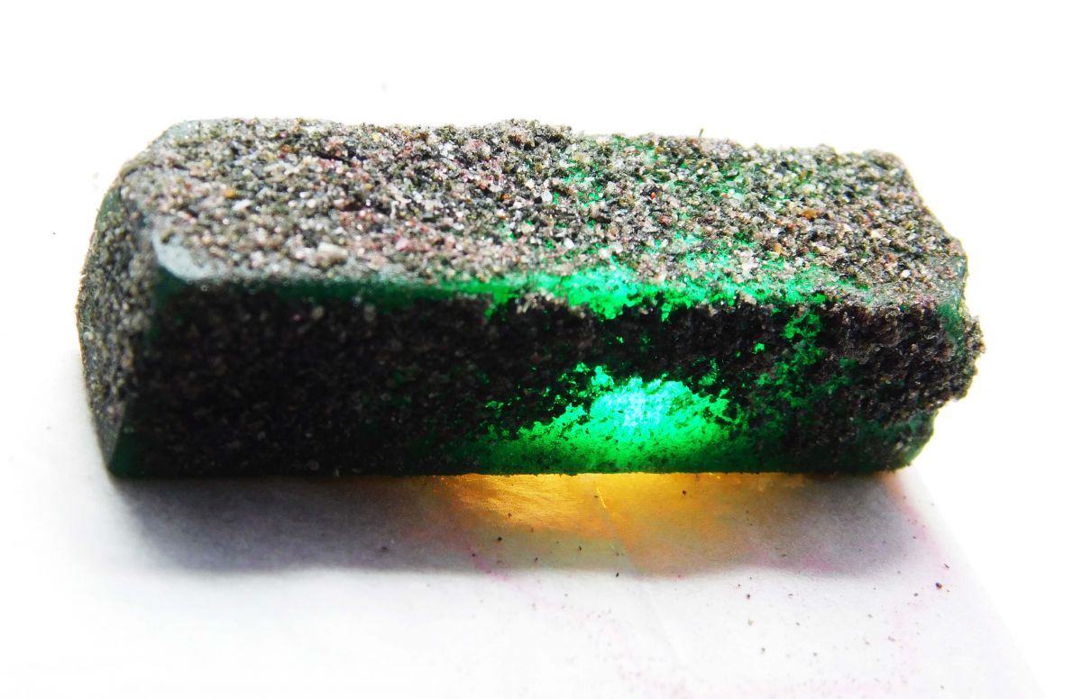 Natural Emerald Green Rough 124 Ct Uncut Certified Loose Gemstones