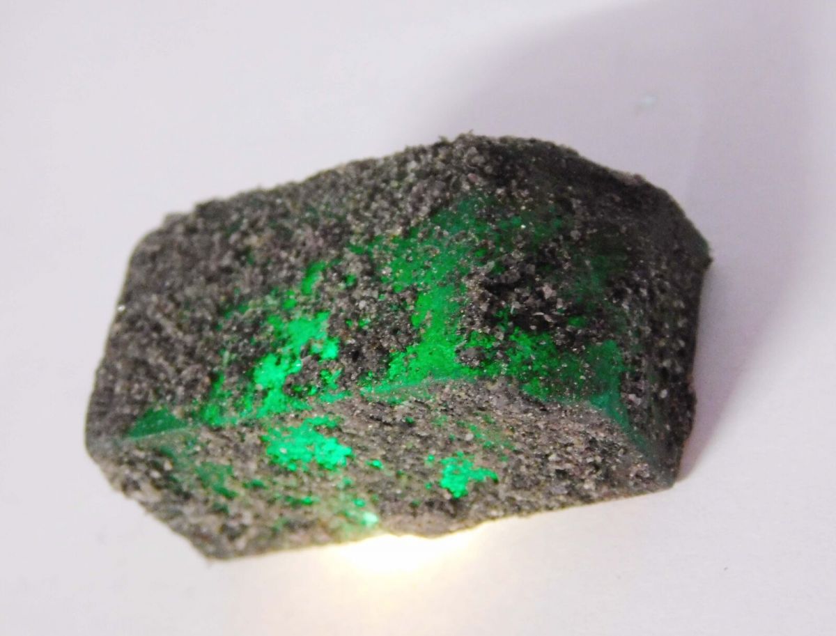 124 Ct Exclusive Green Emerald Muzo Natural Loose Gemstone Uncut Rough CERTIFIED