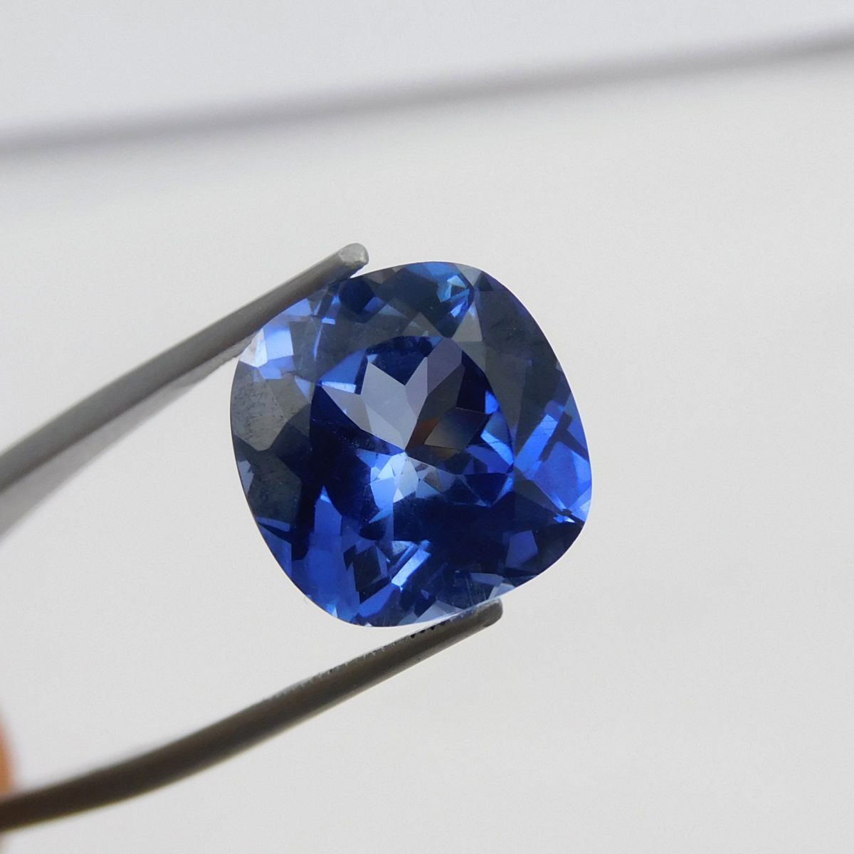 CERTIFIED Square Cut Loose Gemstone 6.75 Carat Beautiful Natural Tanzanite Blue