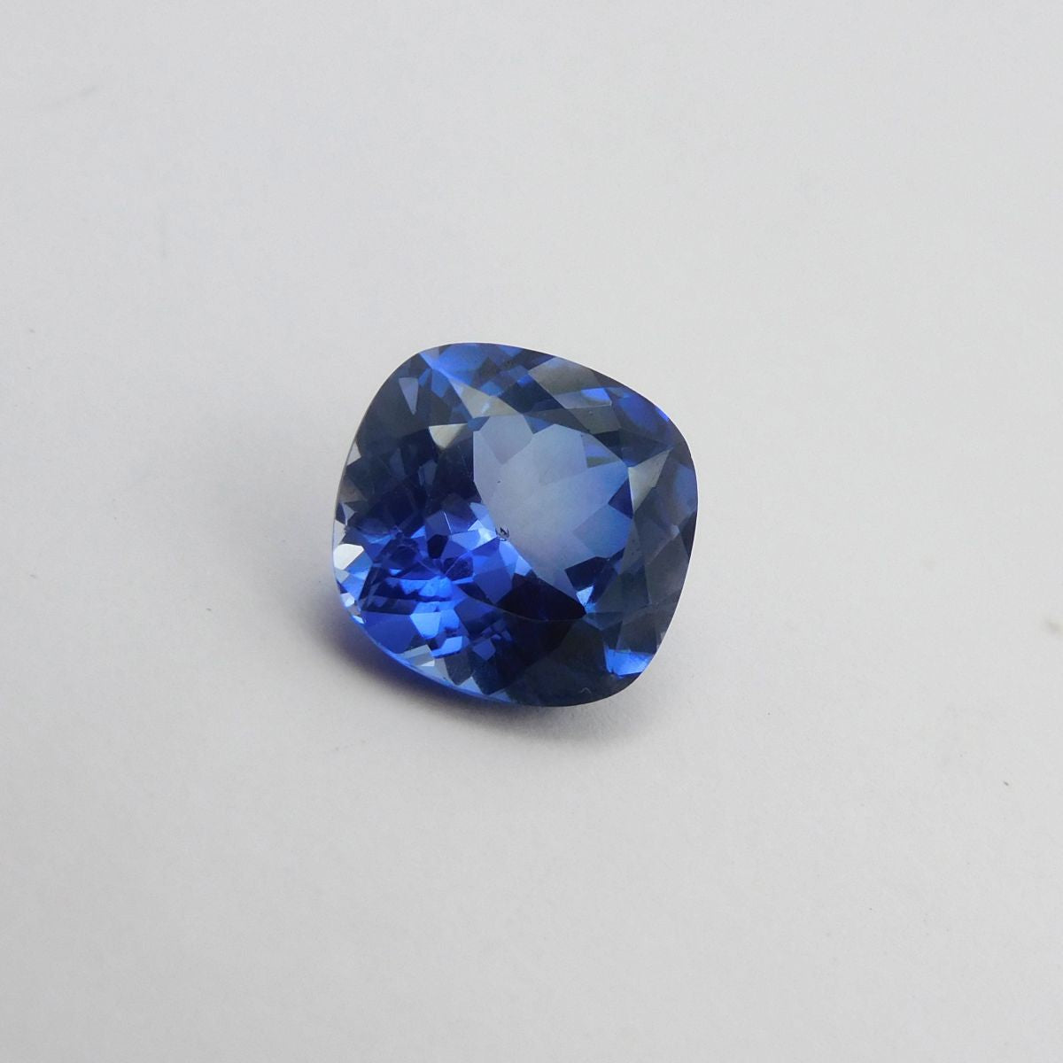 CERTIFIED Square Cut Loose Gemstone 6.75 Carat Beautiful Natural Tanzanite Blue