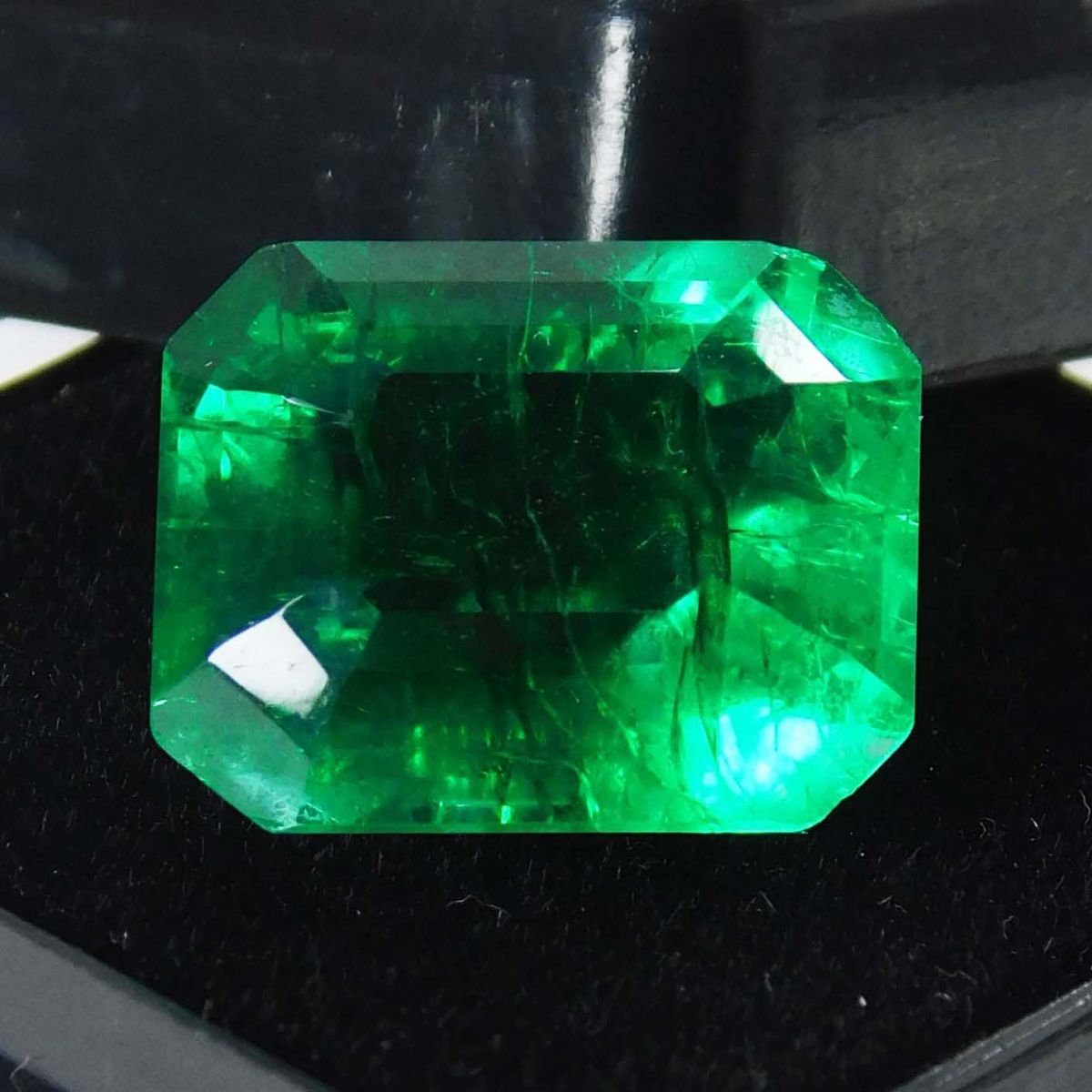 Emerald Natural Green CERTIFIED 8.25 Carat Loose Gemstone Ring Size Emerald Cut