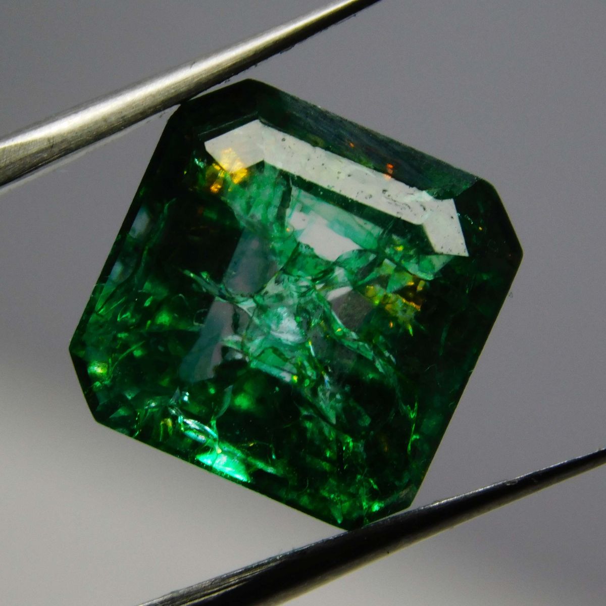 8.00 Carat Natural CERTIFIED Emerald Emerald Cut Green Colombian Loose Gemstone