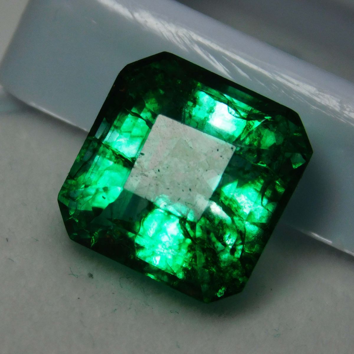 8.00 Carat Natural CERTIFIED Emerald Emerald Cut Green Colombian Loose Gemstone