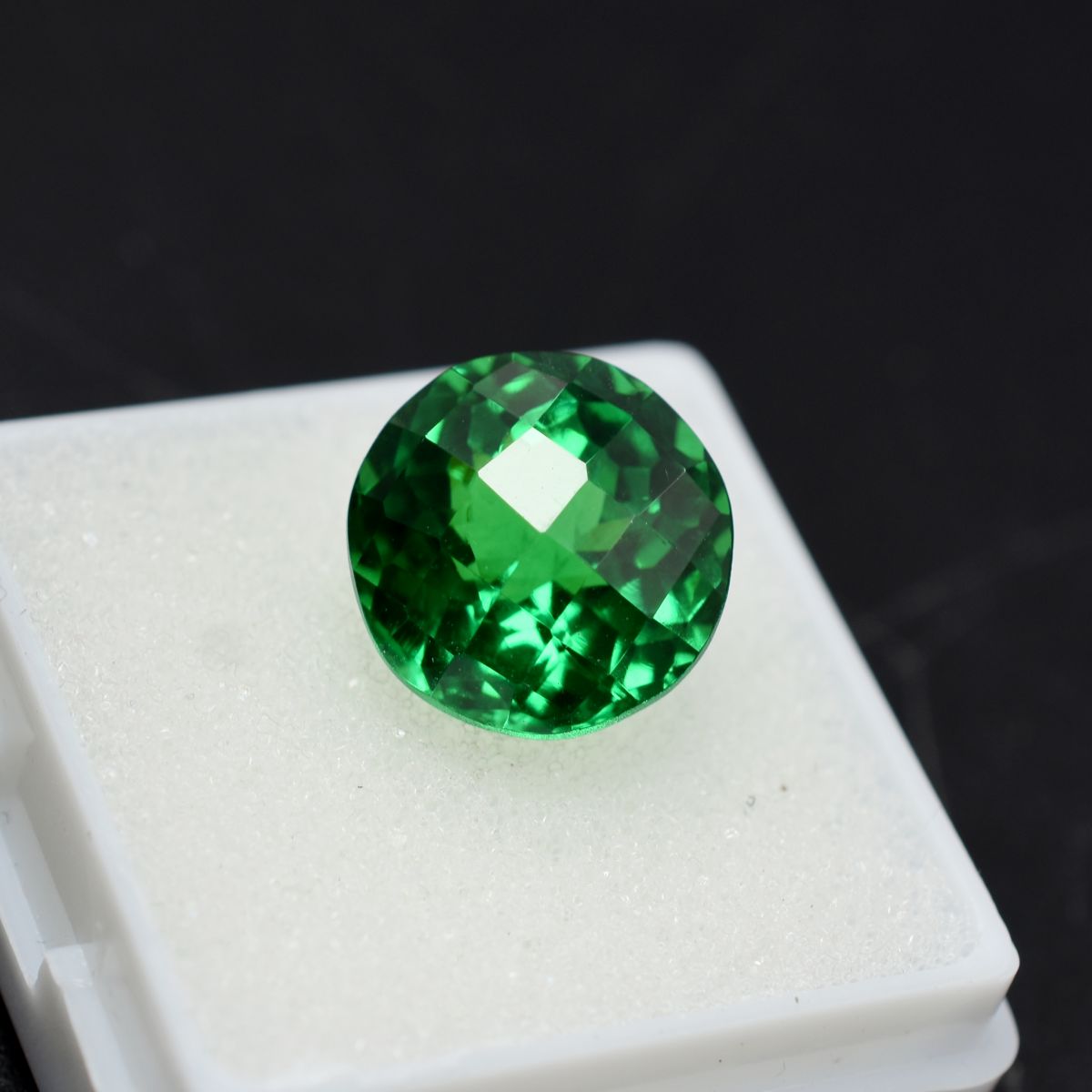 Green Garnet 10.85 Ct Natural Loose Gemstone Extremely Rare Round Cut CERTIFIED