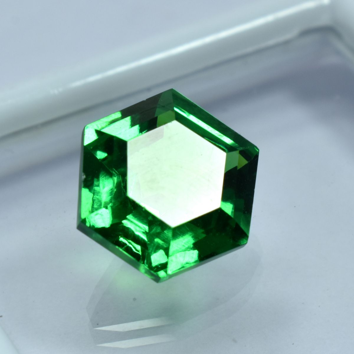 Amazing 10.10 Ct Natural Garnet Fancy Cut Green Color Loose Gemstone CERTIFIED.