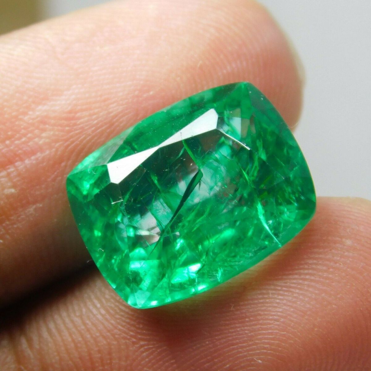 Natural COLOMBIAN Emerald Cushion Cut 8.25 Ct CERTIFIED Green Loose Gemstone.