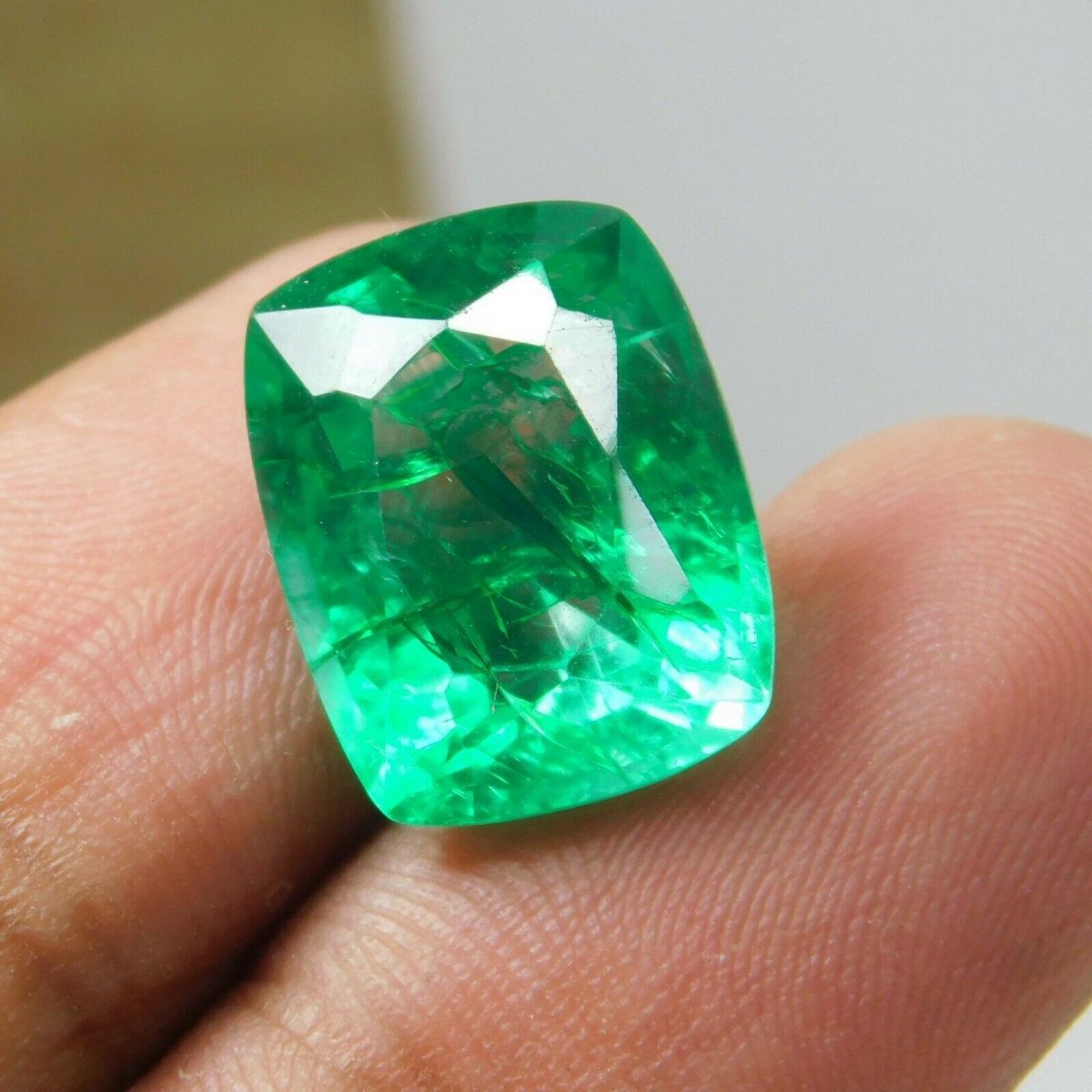 Natural COLOMBIAN Emerald Cushion Cut 8.25 Ct CERTIFIED Green Loose Gemstone.