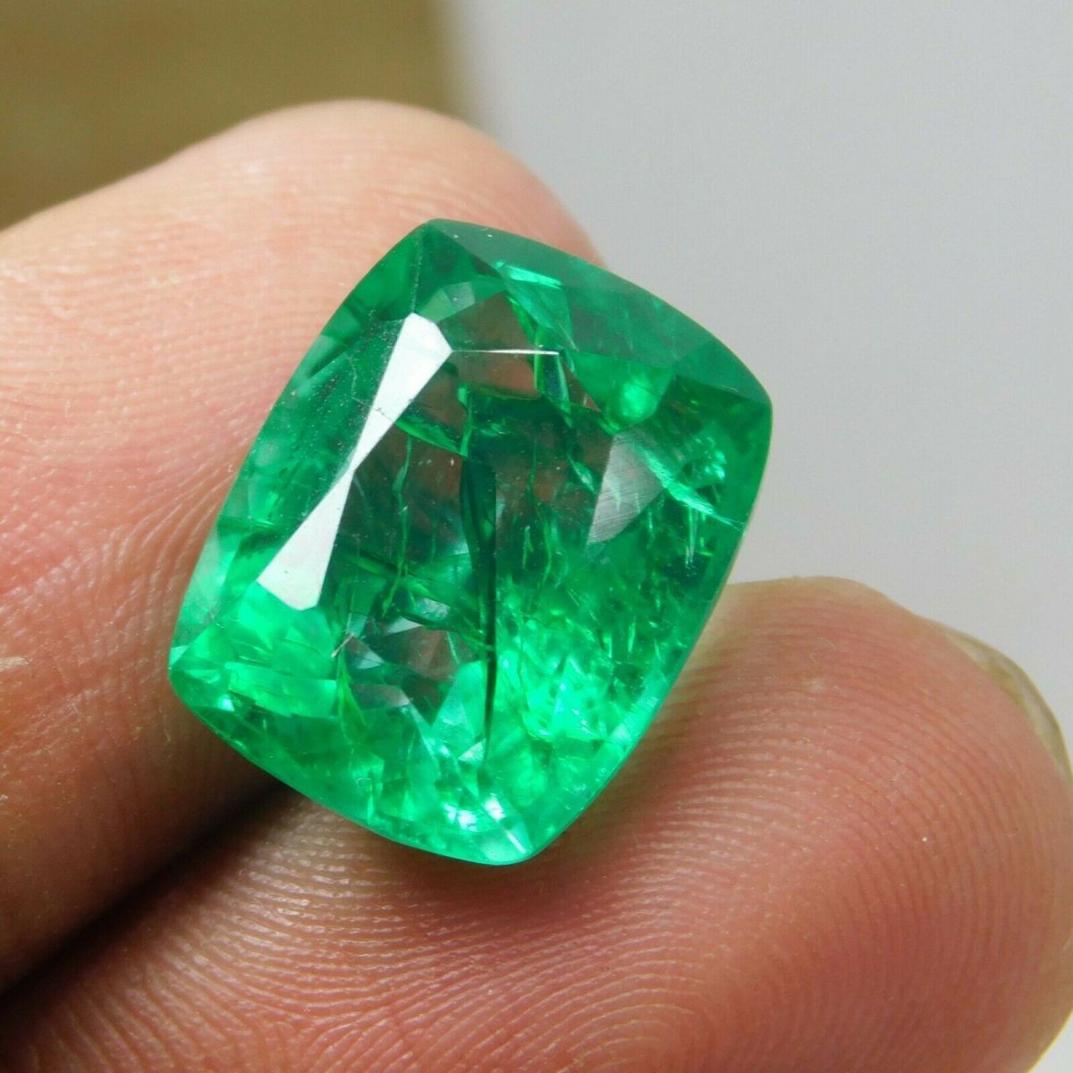 Natural COLOMBIAN Emerald Cushion Cut 8.25 Ct CERTIFIED Green Loose Gemstone.