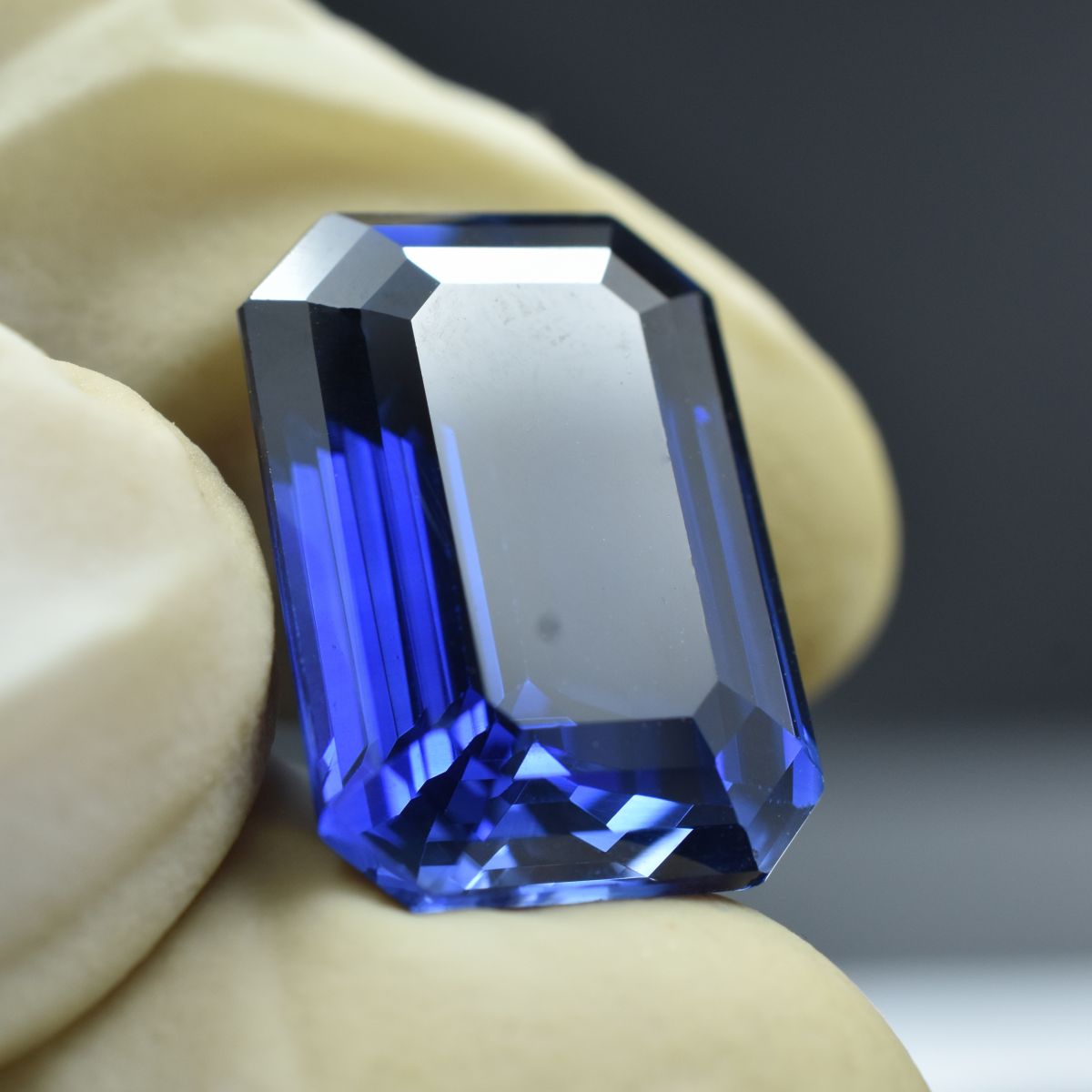 Natural Blue Tanzanite 18.05 Ct CERTIFIED Loose Gemstone Emerald Cut For Ring