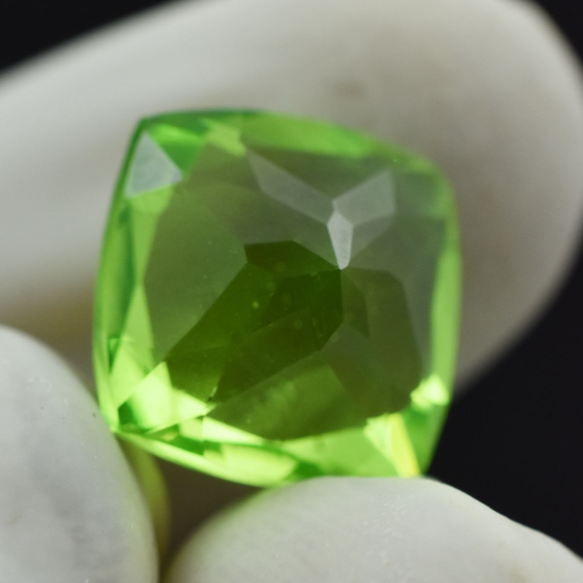 AAAA+ CERTIFIED 9.60 Ct Square Cushion Natural Best Green Peridot Loose Gemstone