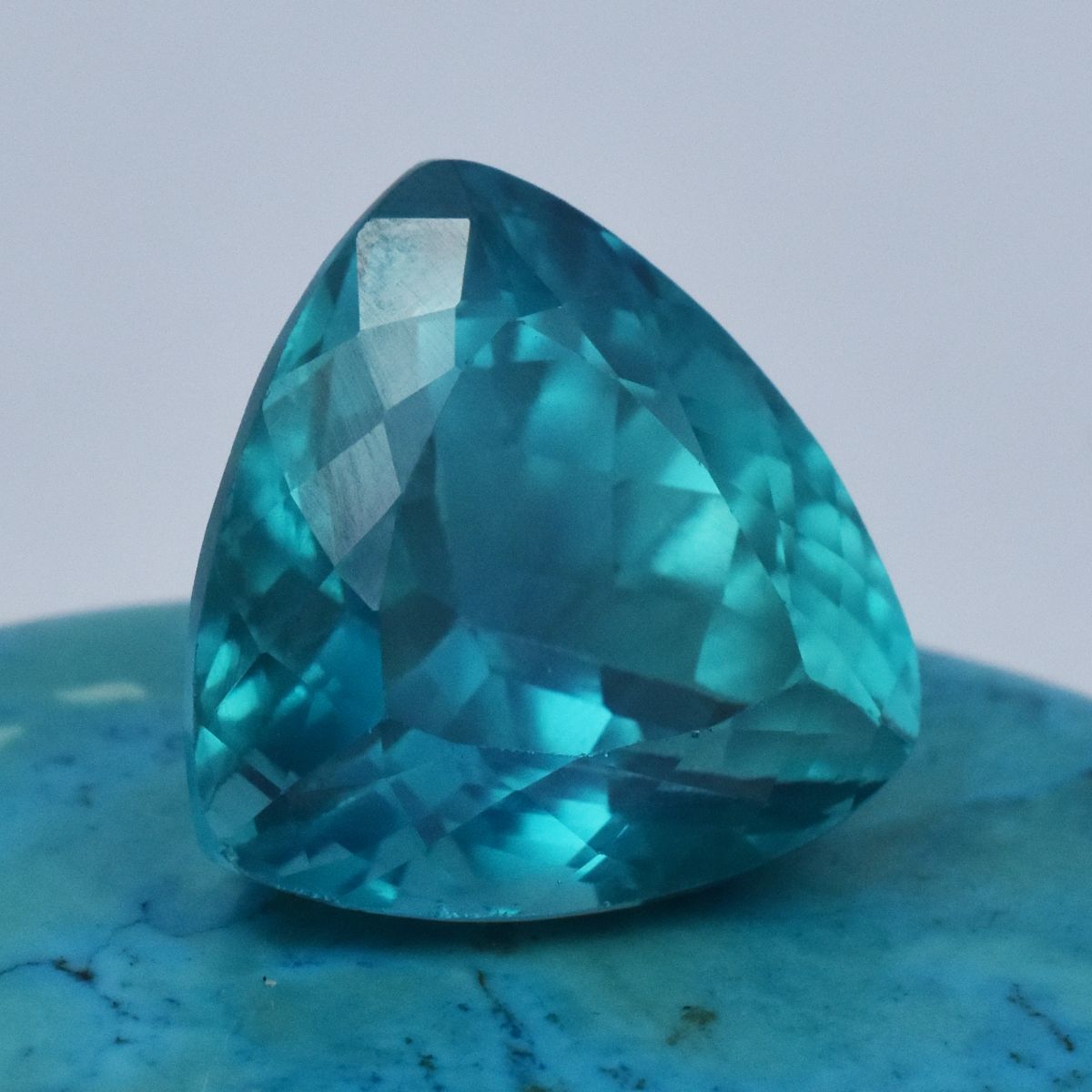 Natural Trillion Cut 20.90 Carat Bluish Green Sapphire Loose Gemstone CERTIFIED