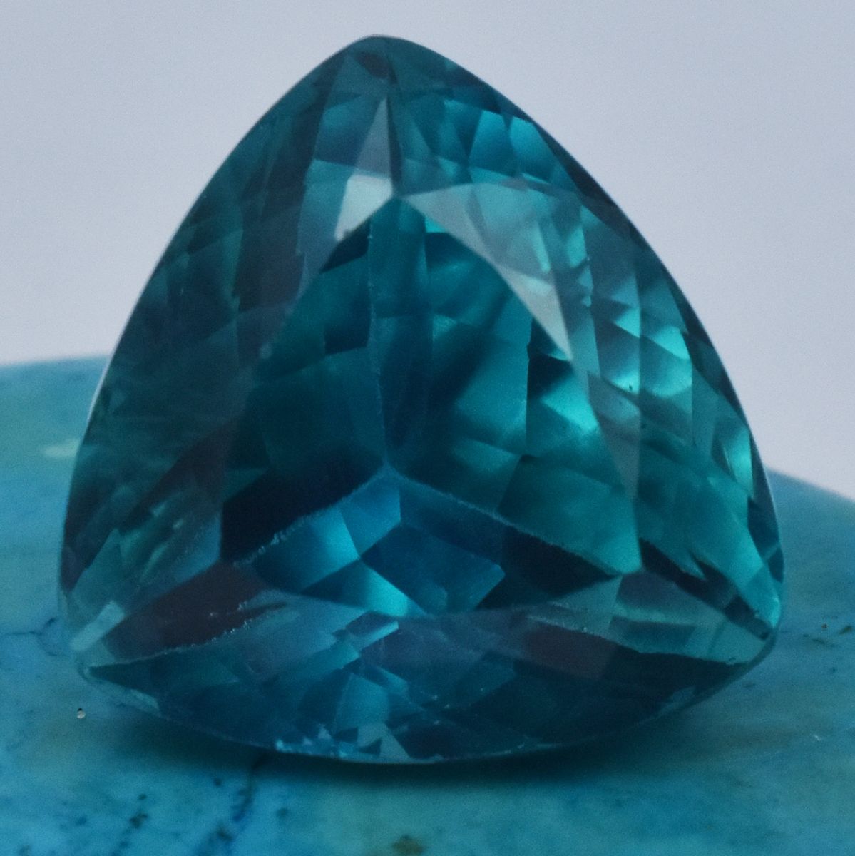 Natural Trillion Cut 20.90 Carat Bluish Green Sapphire Loose Gemstone CERTIFIED