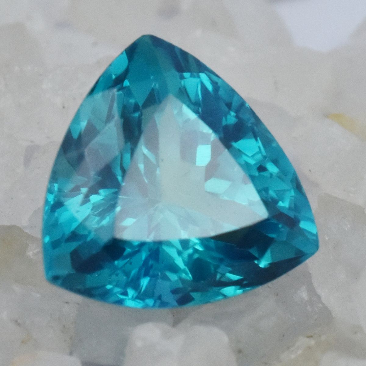 13.75 Carat Trillion Cut Bluish Green Sapphire Natural CERTIFIED Loose Gemstone