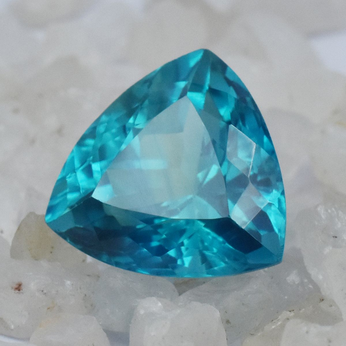 13.75 Carat Trillion Cut Bluish Green Sapphire Natural CERTIFIED Loose Gemstone