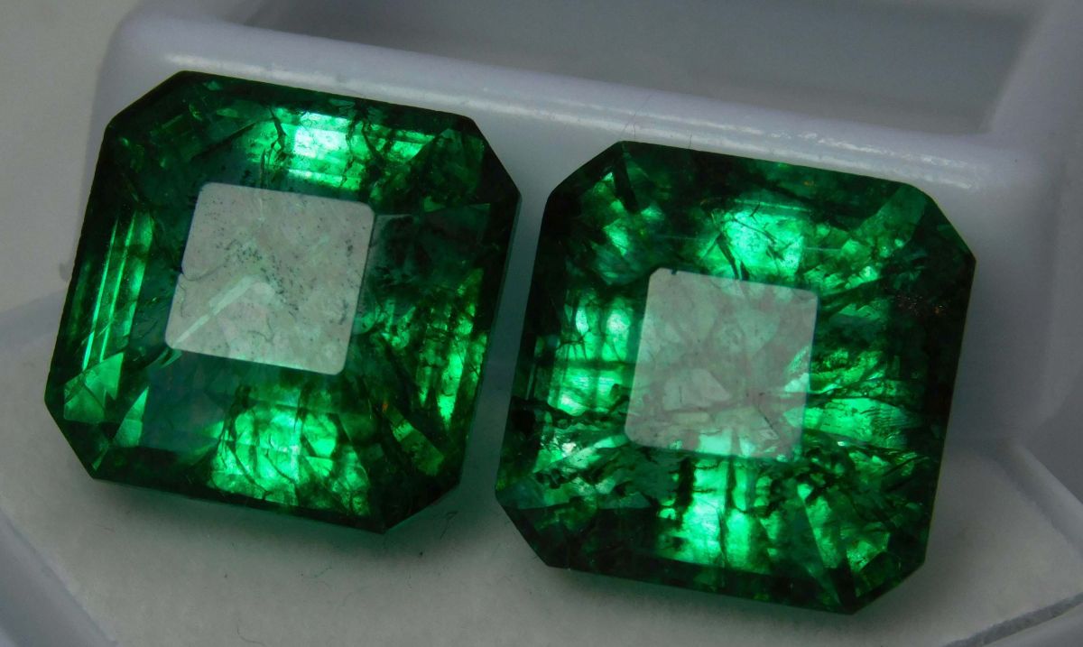 Emerald Green Colombian CERTIFIED Square Cut 21 Carat Natural Loose Gemstone