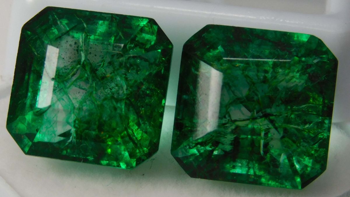 Emerald Green Colombian CERTIFIED Square Cut 21 Carat Natural Loose Gemstone