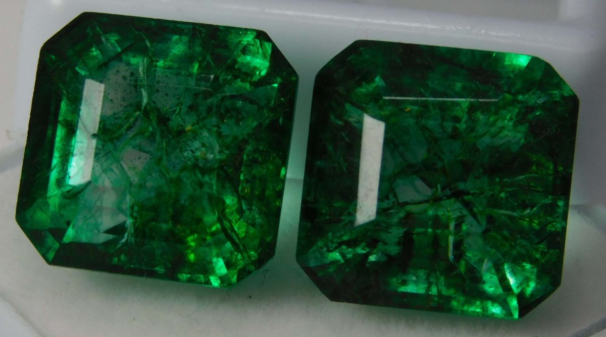 Emerald Green Colombian CERTIFIED Square Cut 21 Carat Natural Loose Gemstone