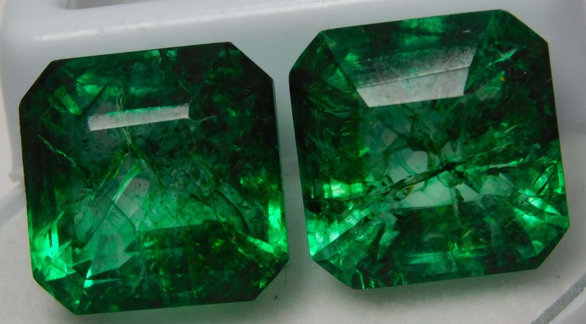 Emerald Green Colombian CERTIFIED Square Cut 21 Carat Natural Loose Gemstone