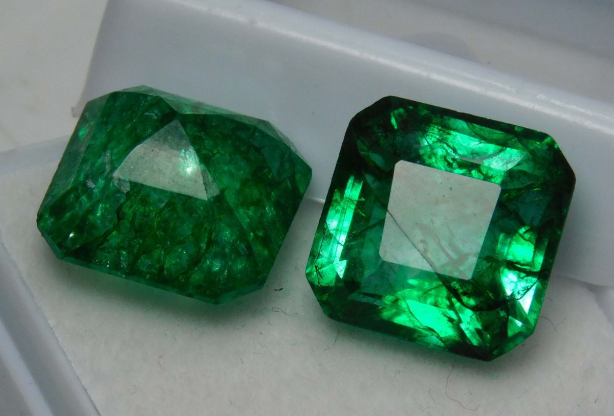 15 Carat Natural Emerald Green Square Cut Loose Gemstone Pair CERTIFIED