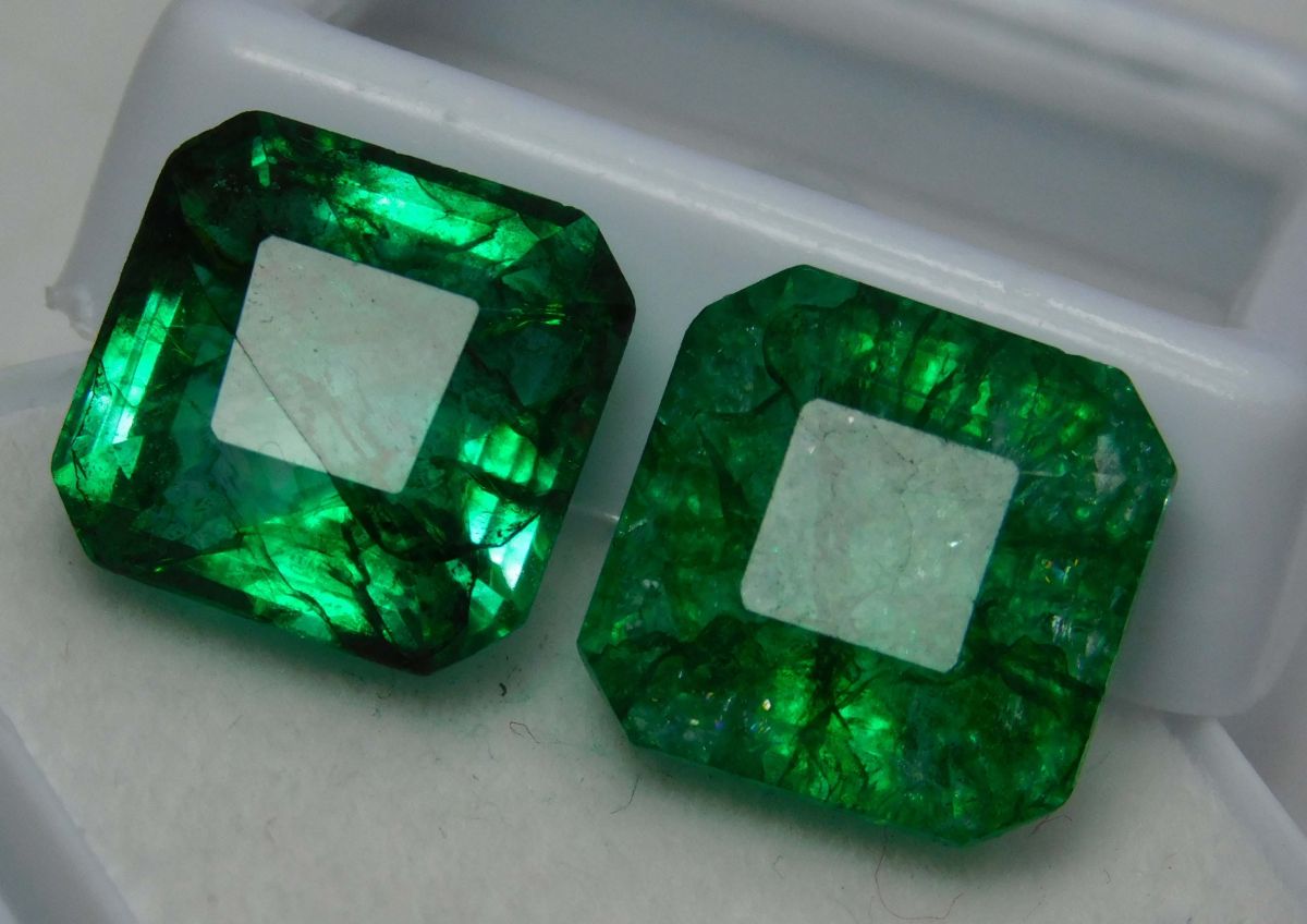 15 Carat Natural Emerald Green Square Cut Loose Gemstone Pair CERTIFIED