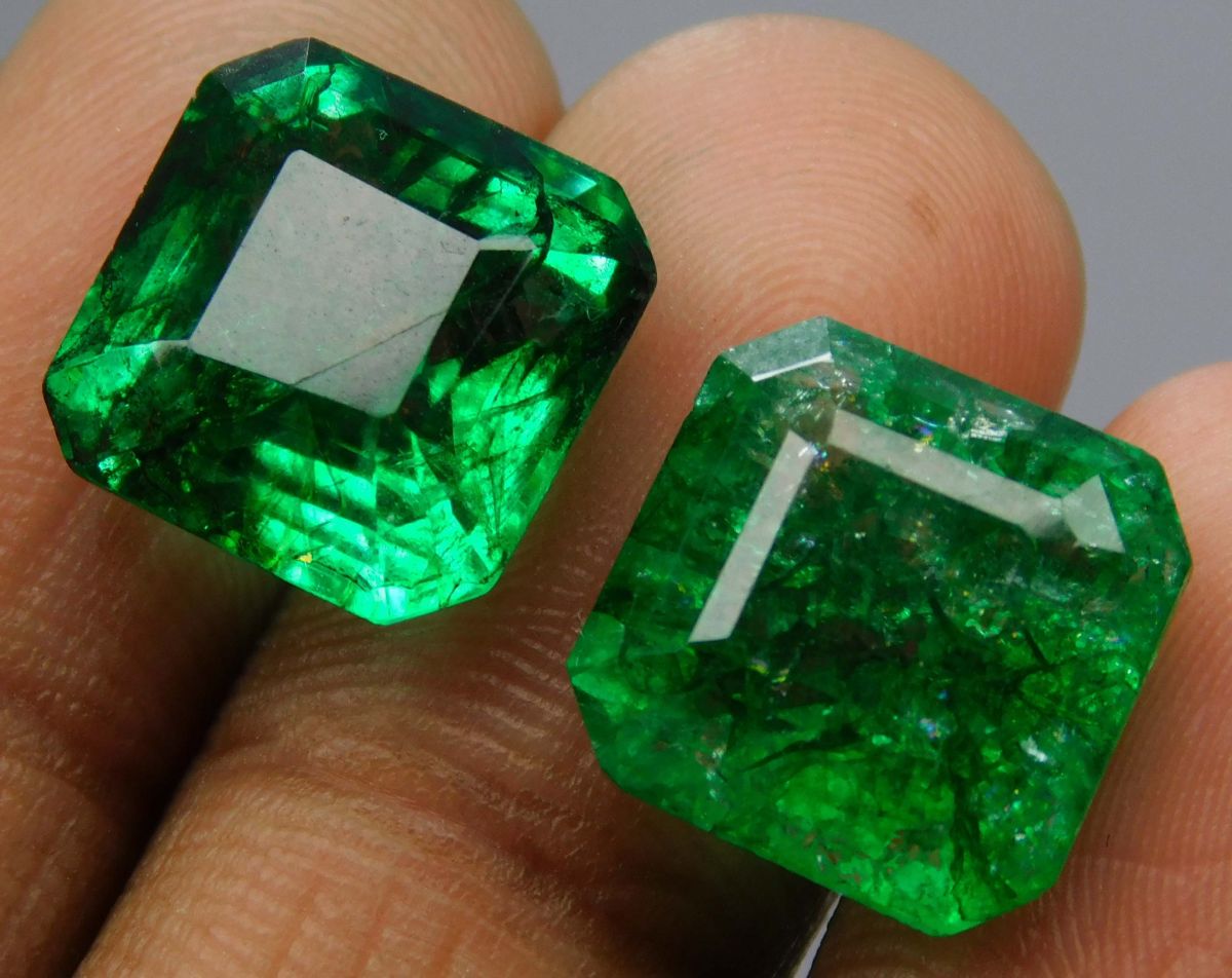 15 Carat Natural Emerald Green Square Cut Loose Gemstone Pair CERTIFIED