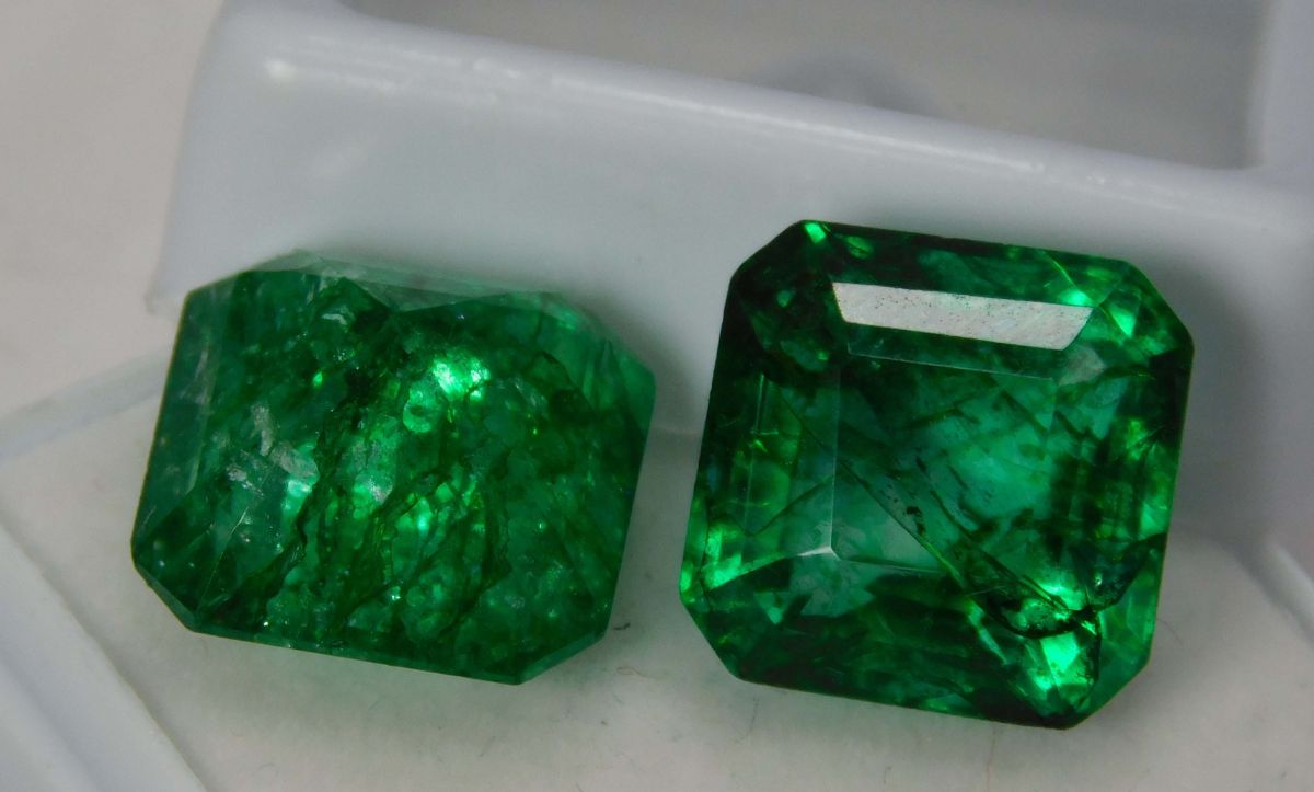 15 Carat Natural Emerald Green Square Cut Loose Gemstone Pair CERTIFIED