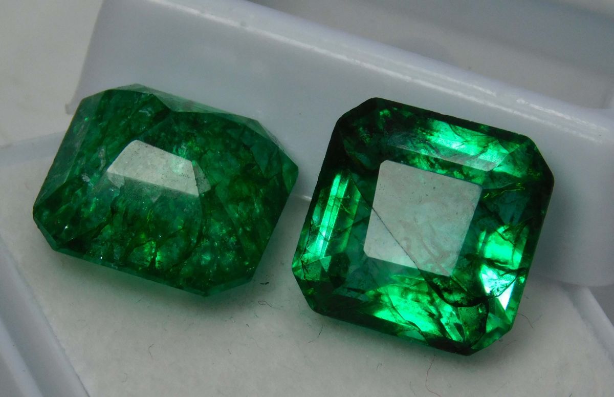 15 Carat Natural Emerald Green Square Cut Loose Gemstone Pair CERTIFIED