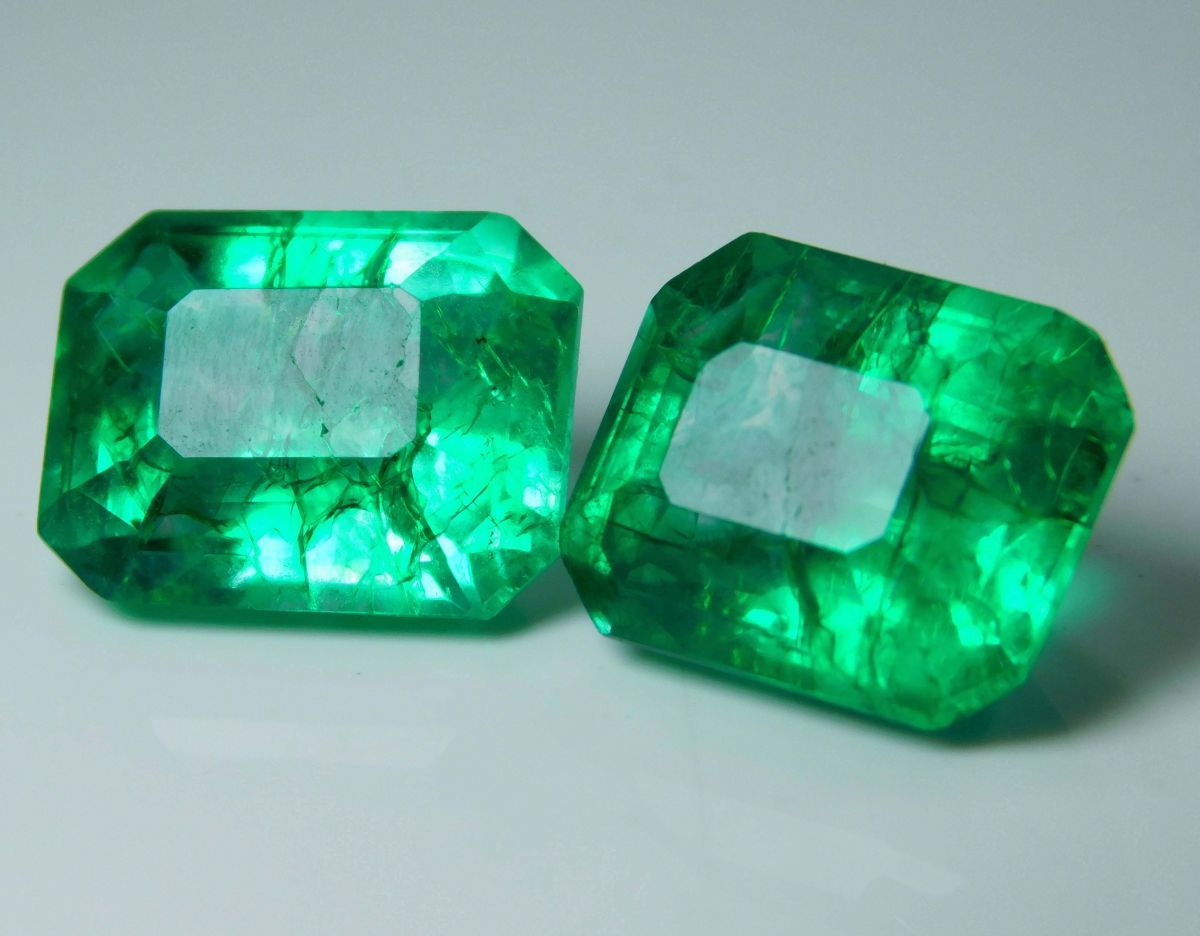 16.56 Carat CERTIFIED Loose Gemstone Natural Green Emerald Emerald Cut Pair