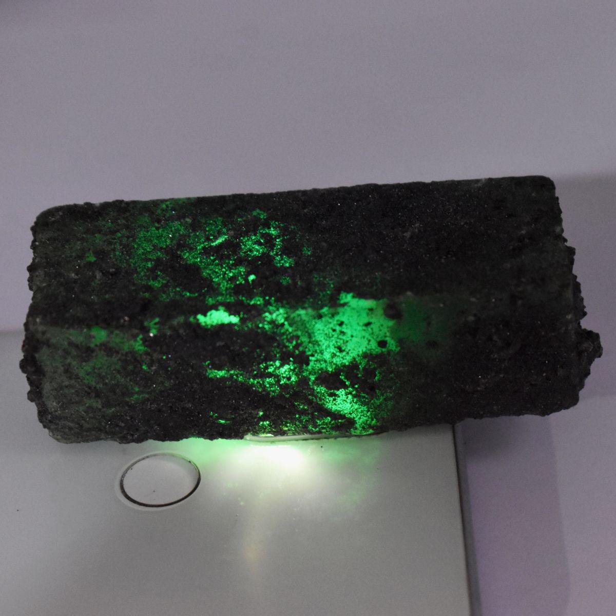 Earth Mind CERTIFIED Natural Emerald Green 533.15 Ct Uncut Rough Loose Gemstone
