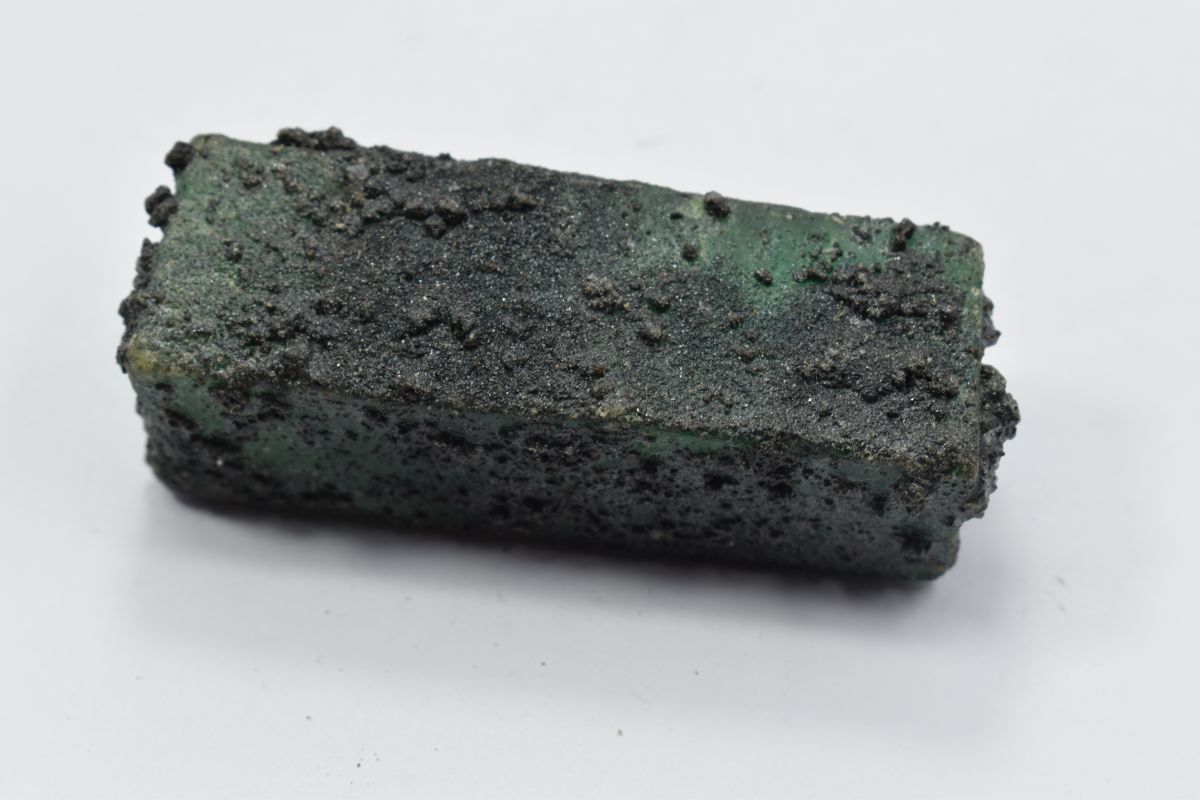 Earth Mind CERTIFIED Natural Emerald Green 533.15 Ct Uncut Rough Loose Gemstone