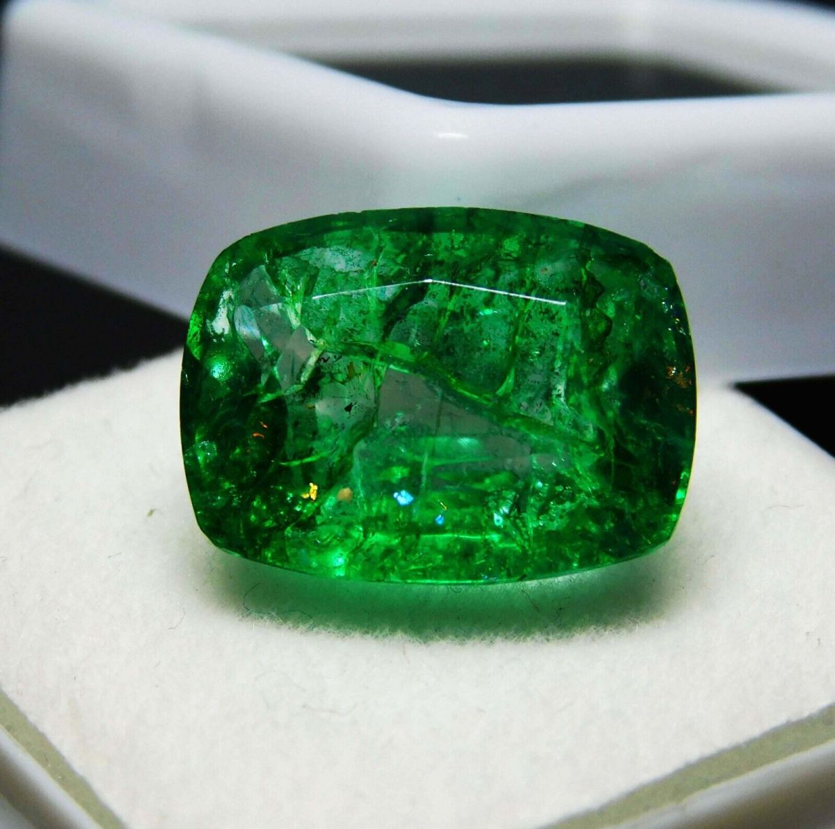 6 Ct Natural Emerald Green Cushion Shape CERTIFIED Loose Gemstone