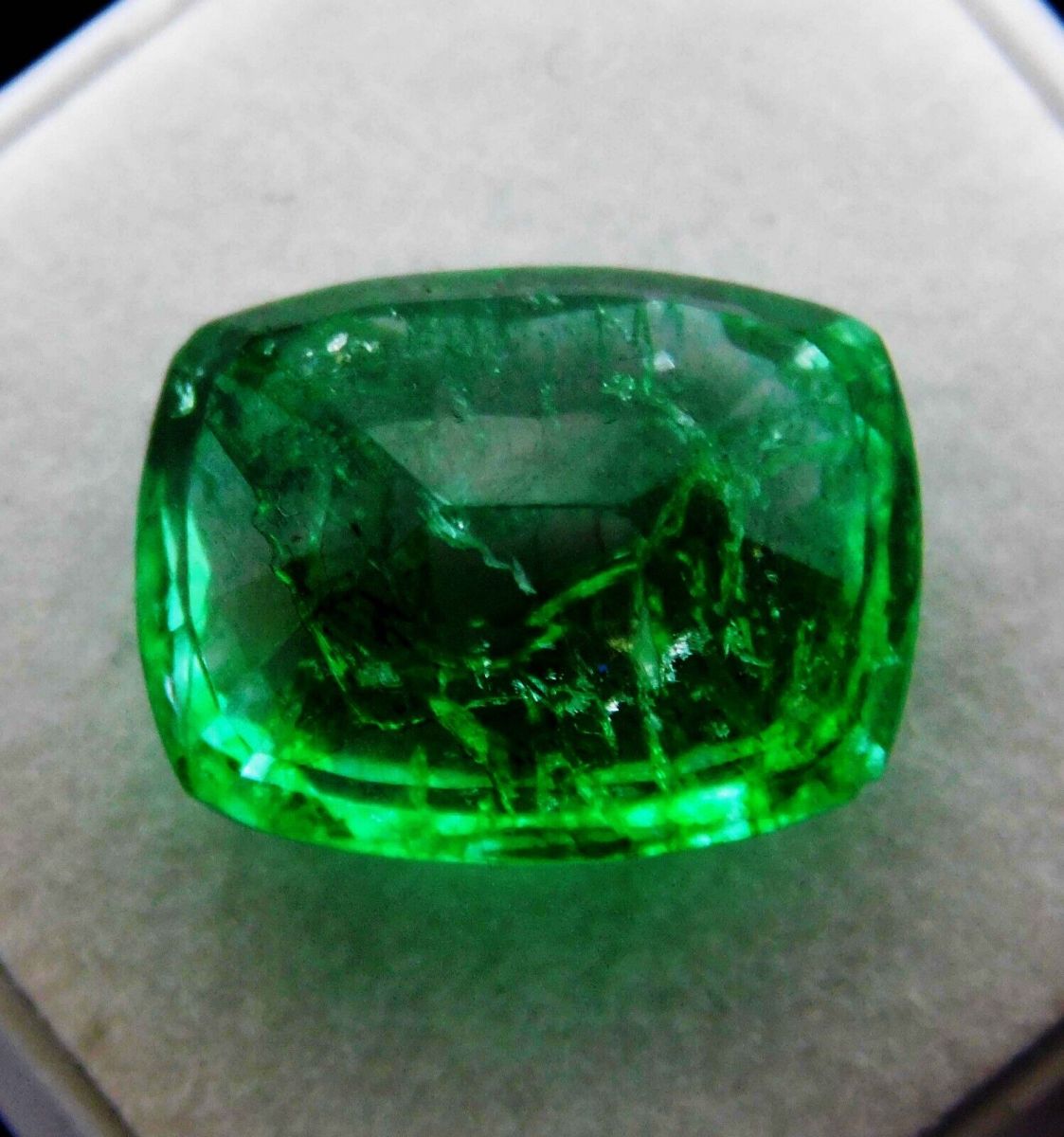 6 Ct Natural Emerald Green Cushion Shape CERTIFIED Loose Gemstone