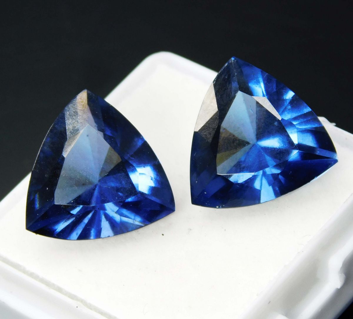 Natural Sapphire blue Trillion Shape 21 Ct Certified Loose Gemstone Pair