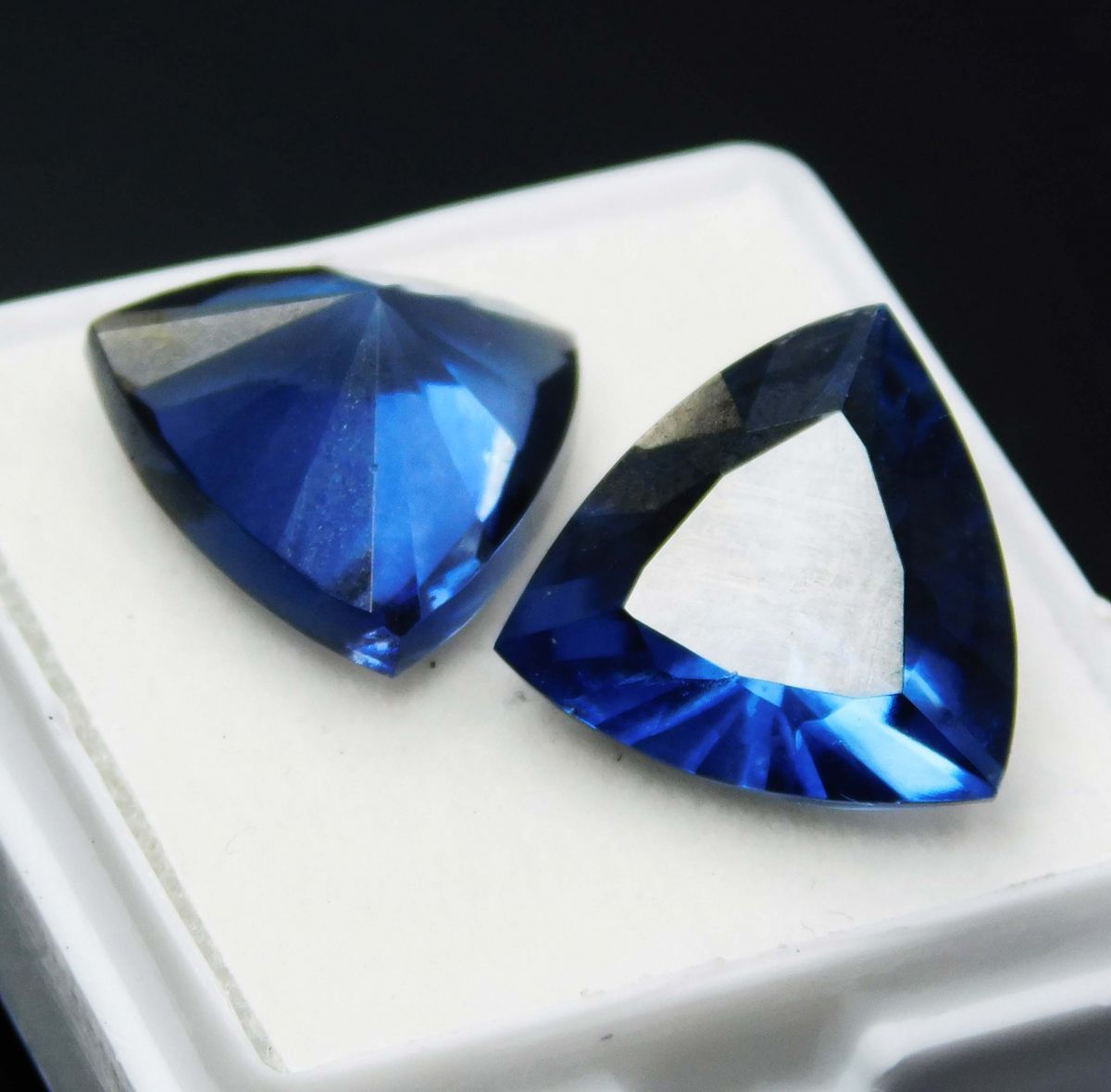 Natural Sapphire blue Trillion Shape 21 Ct Certified Loose Gemstone Pair