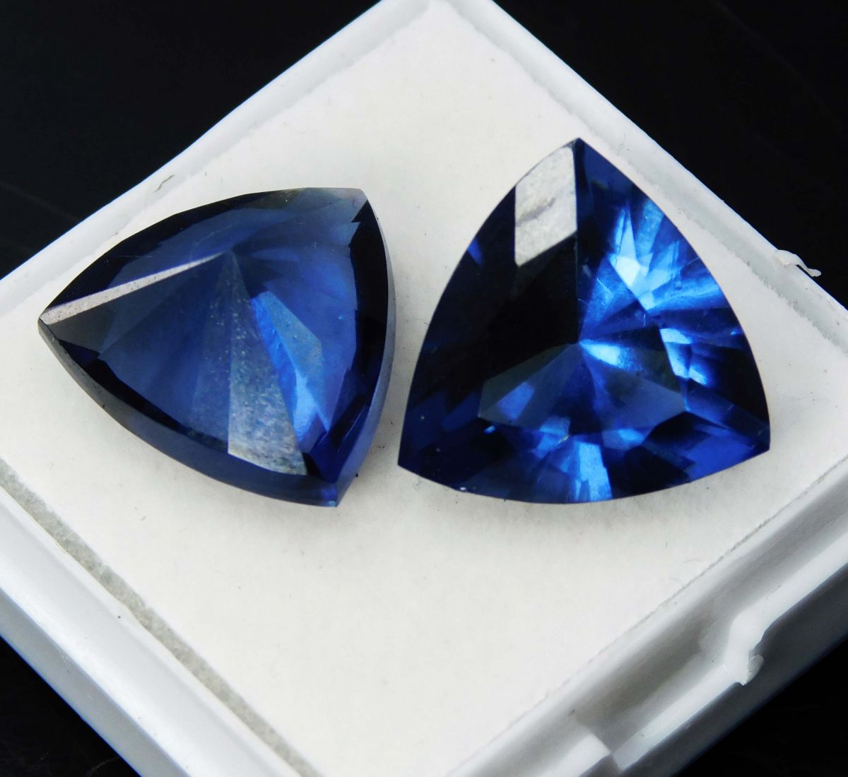 Natural Sapphire blue Trillion Shape 21 Ct Certified Loose Gemstone Pair