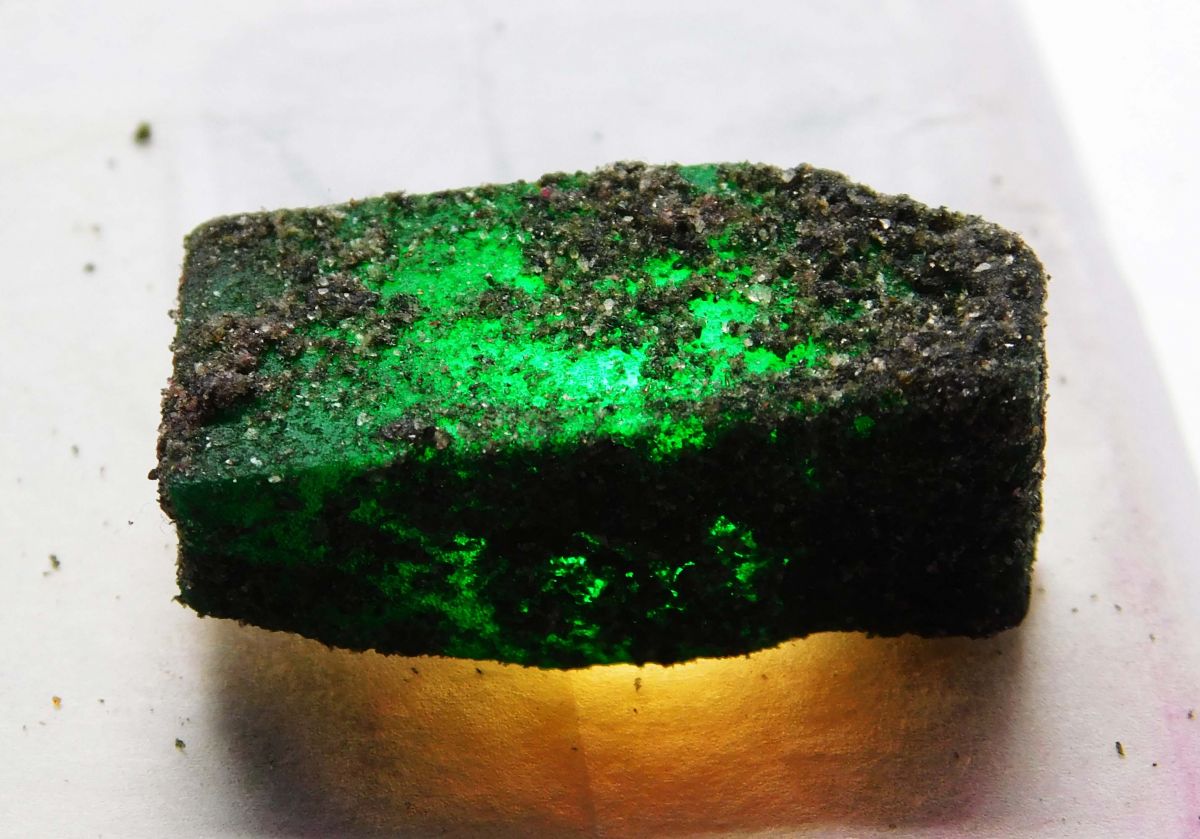 43 Ct Natural Emerald Green Rough Certified Uncut Loose Gemstones