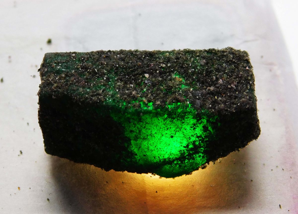 43 Ct Natural Emerald Green Rough Certified Uncut Loose Gemstones