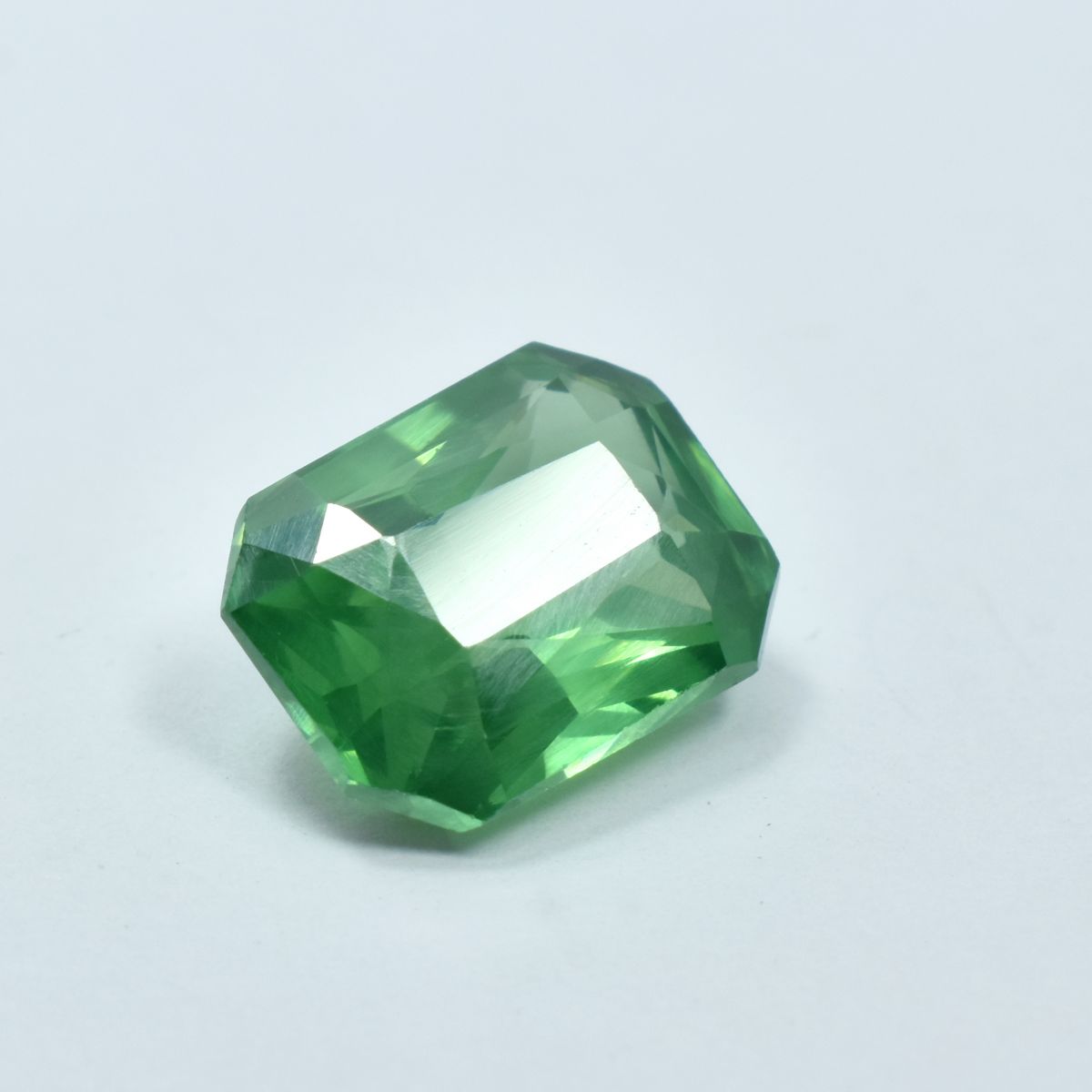 Authentic Green Garnet 7.65 Ct Natural CERTIFIED Loose Gemstone Emerald Cut.