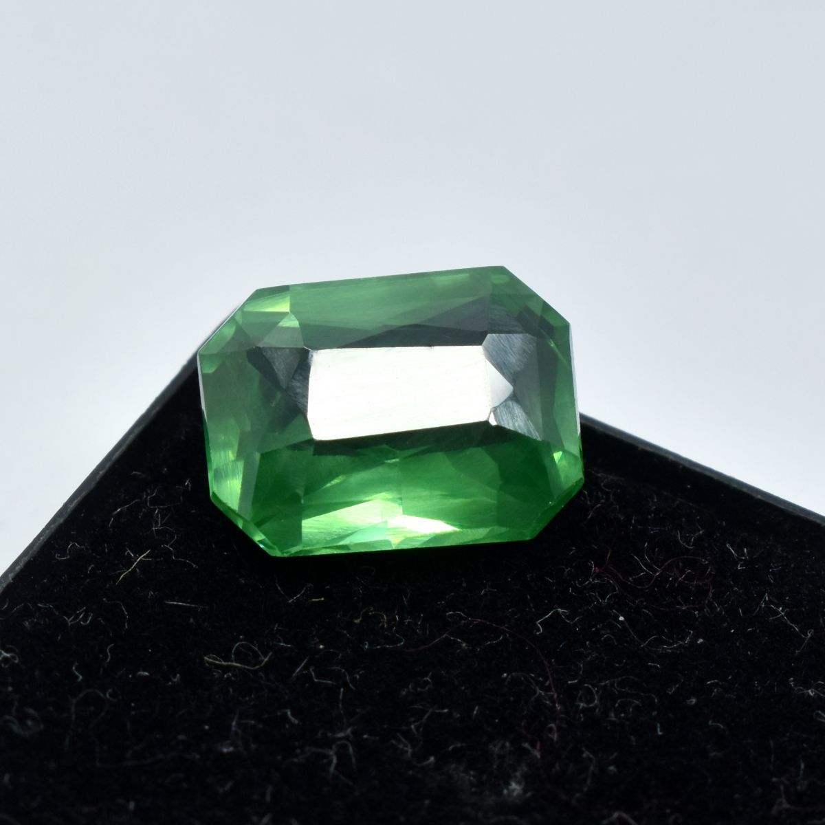 Authentic Green Garnet 7.65 Ct Natural CERTIFIED Loose Gemstone Emerald Cut.