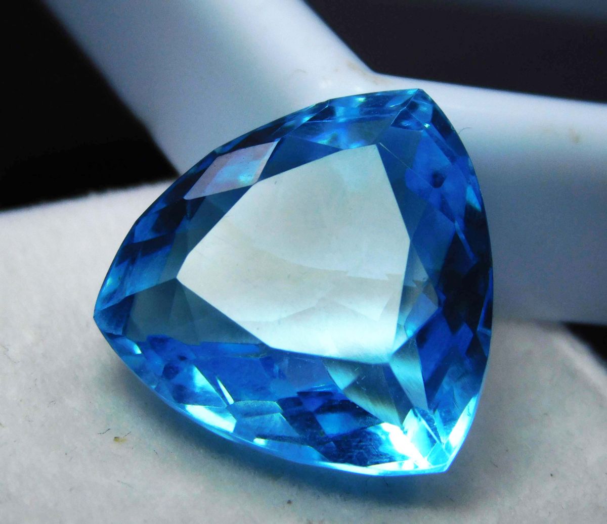 Ocean Blue Aquamarine Natural Trillion Shape 13 Ct Certified Loose Gemstone A++