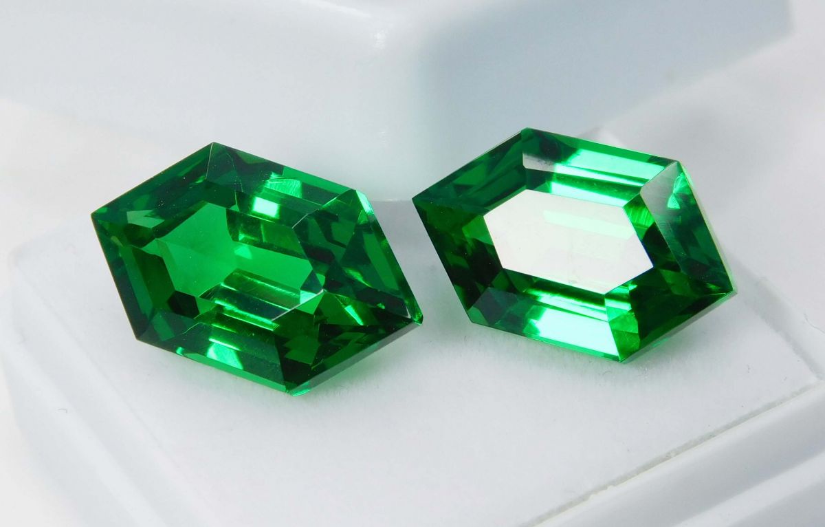 CERTIFIED Fancy Cut 18 Ct Natural Tsavorite Garnet Green Loose Gemstone