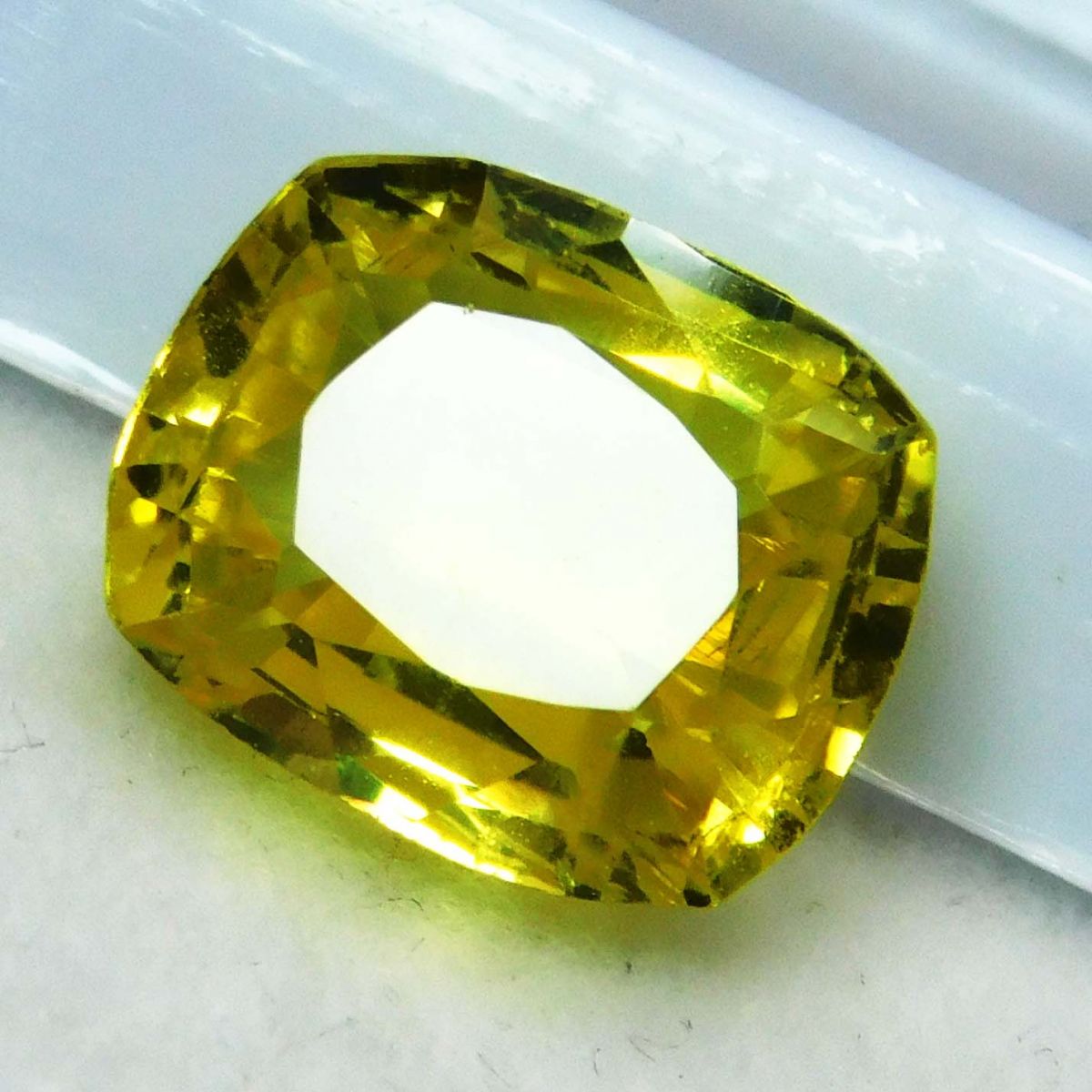 8.85 Ct Natural Ceylon Yellow Sapphire Cushion Cut CERTIFIED Loose Gemstone