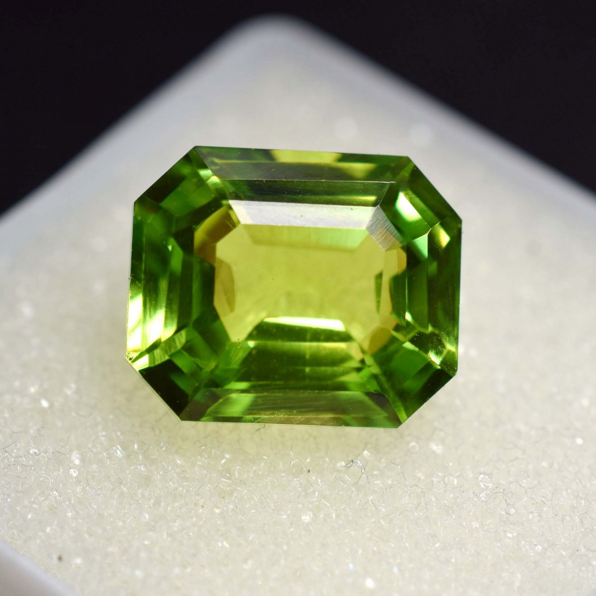 Natural Colombian Peridot Green Emerald Shape 9.55 Ct CERTIFIED Loose Gemstone