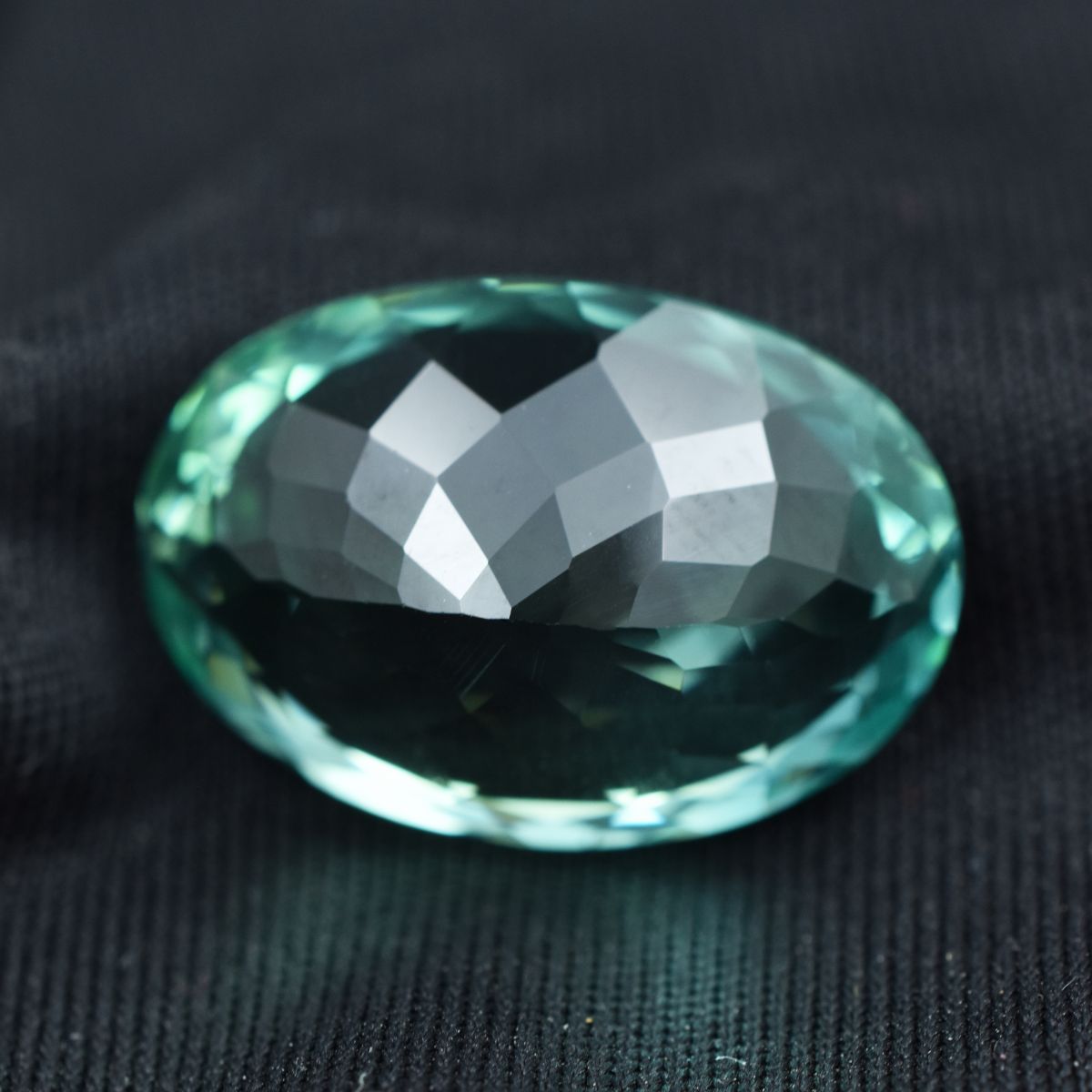 Bluish Green Oval Cut 21.80 Ct Natural CERTIFIED Loose Gemstone Sapphire.