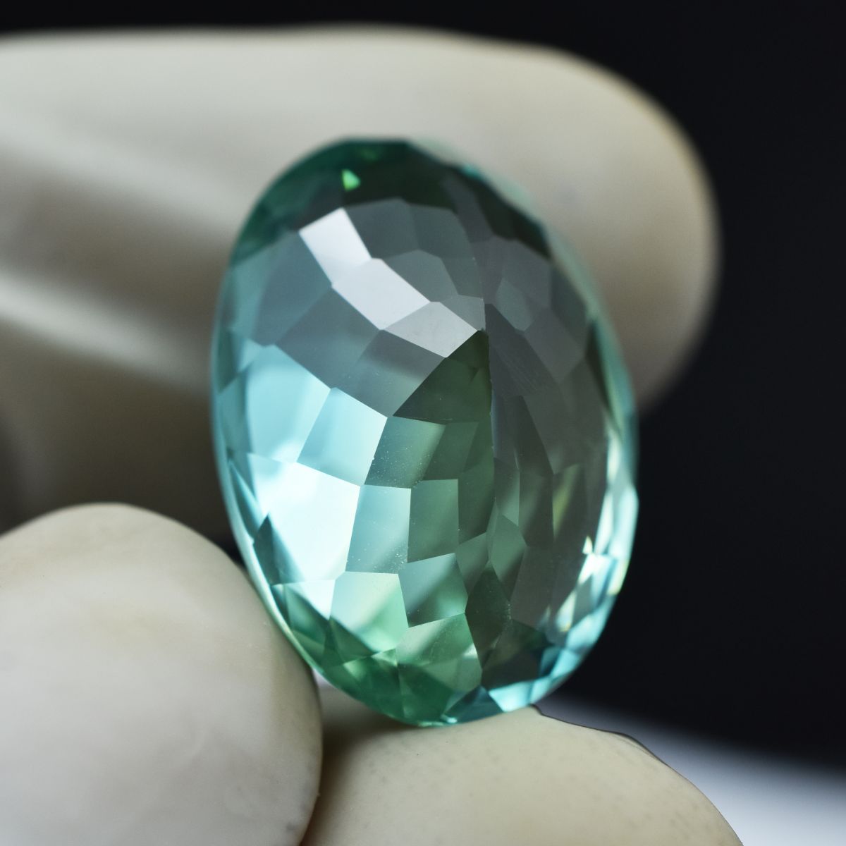 Bluish Green Oval Cut 21.80 Ct Natural CERTIFIED Loose Gemstone Sapphire.