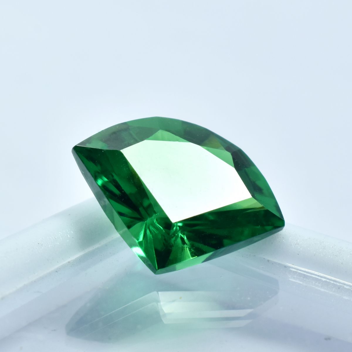 A+ Quality Green Garnet CERTIFIED Gemstone Loose 10.25 Carat Natural Fancy Cut .