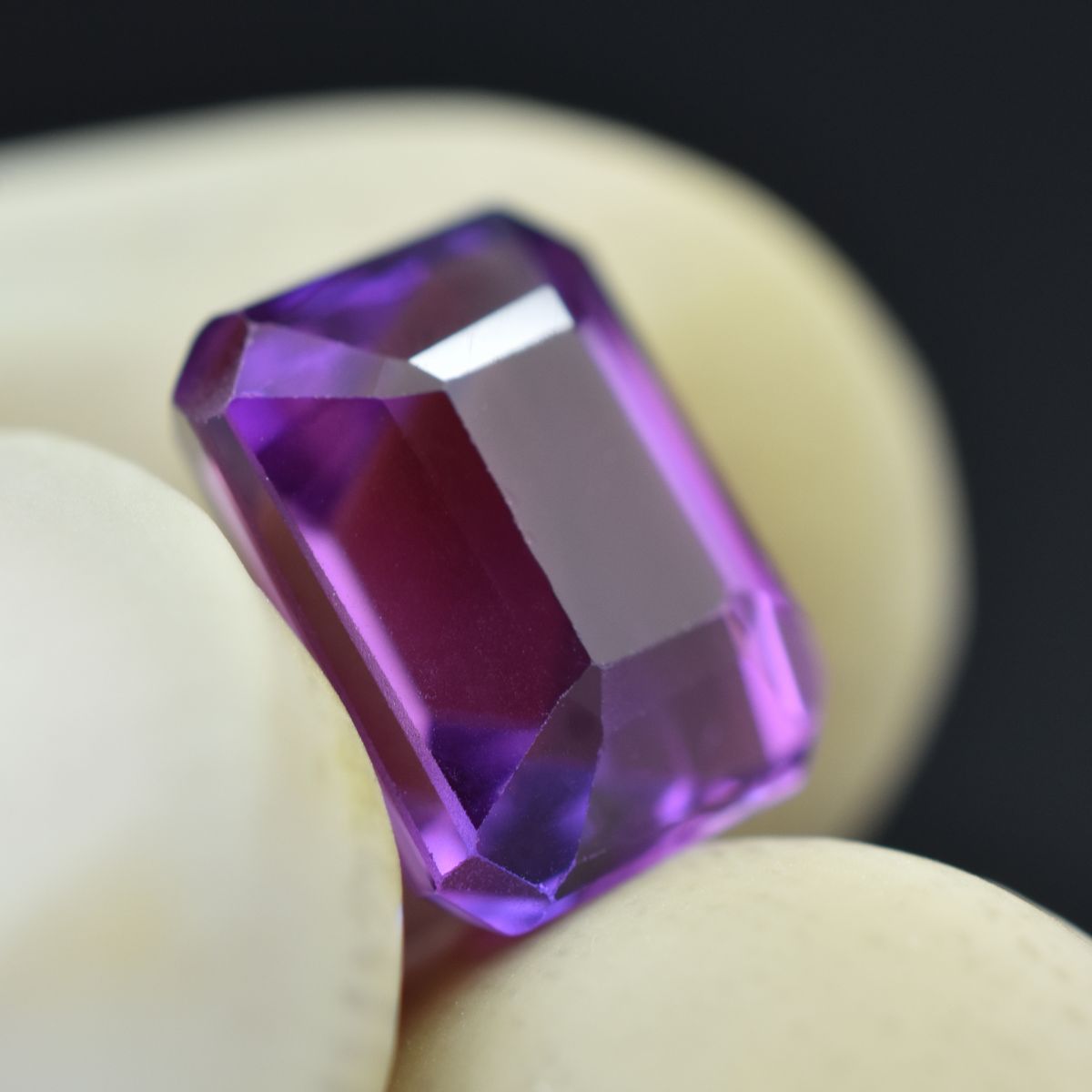 Natural Beautiful Purple Tanzanite 4.90 Ct Emerald Cut CERTIFIED Loose Gemstone